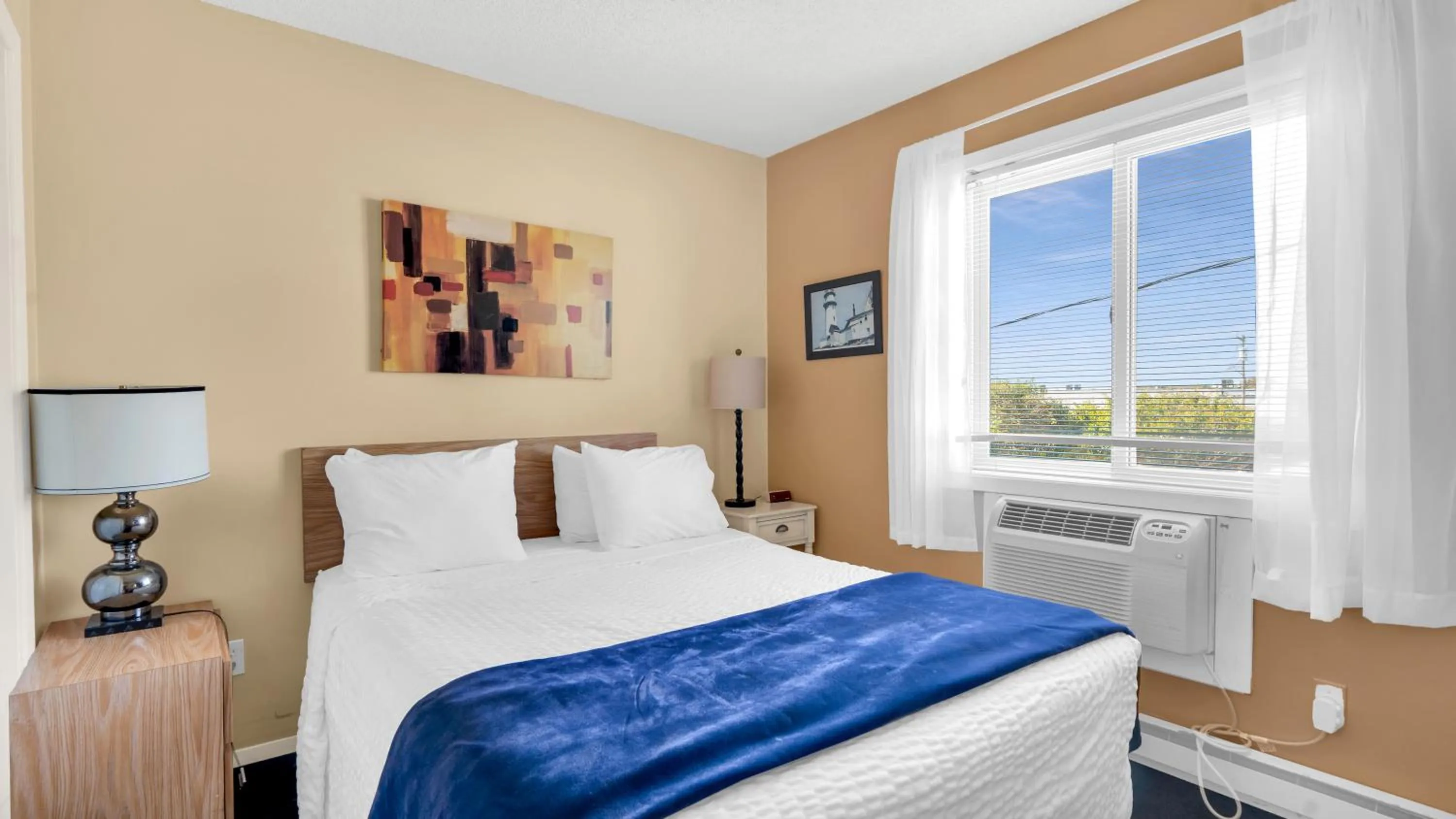 Bed in Montauk Oceanside Suites