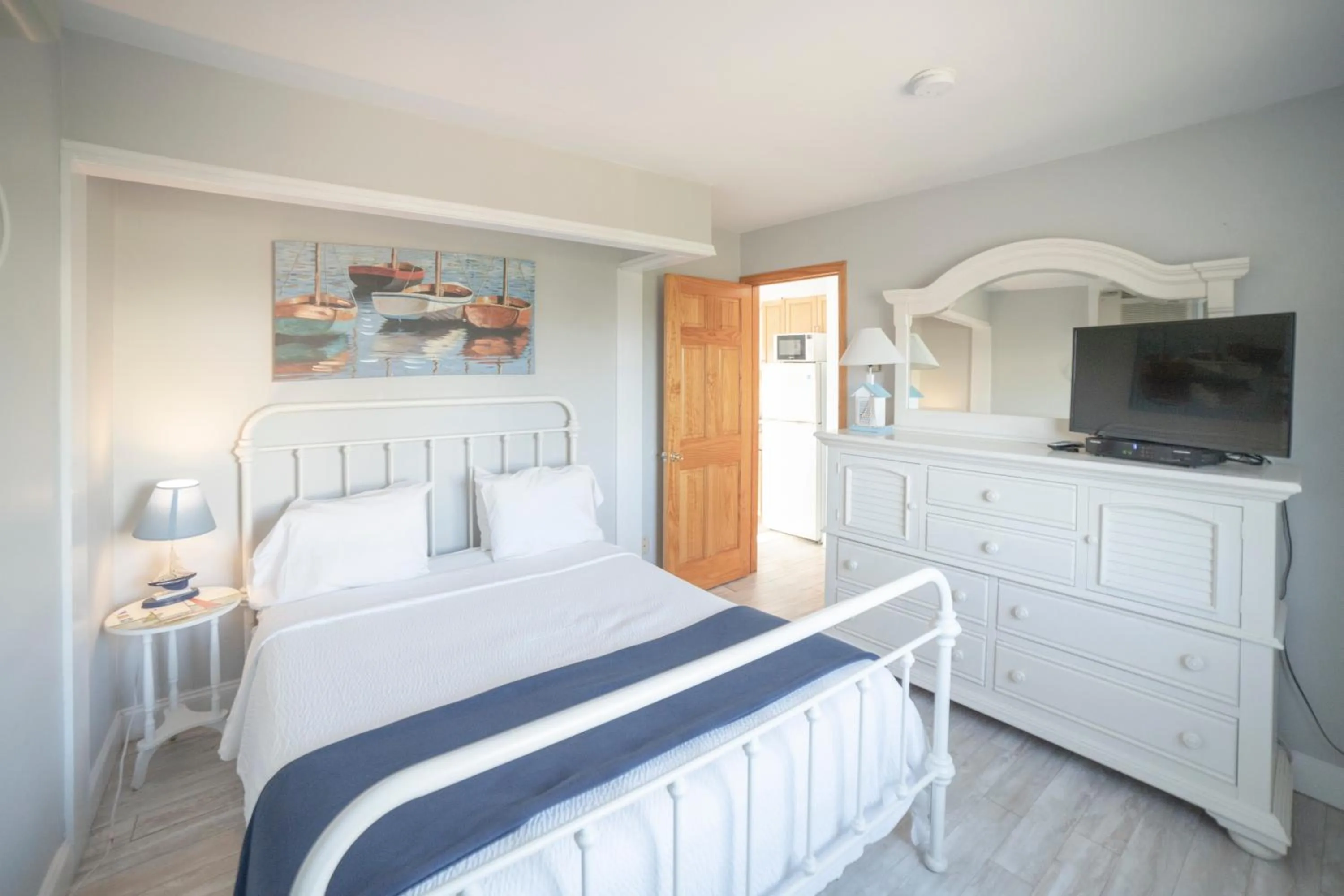 Bed in Montauk Oceanside Suites