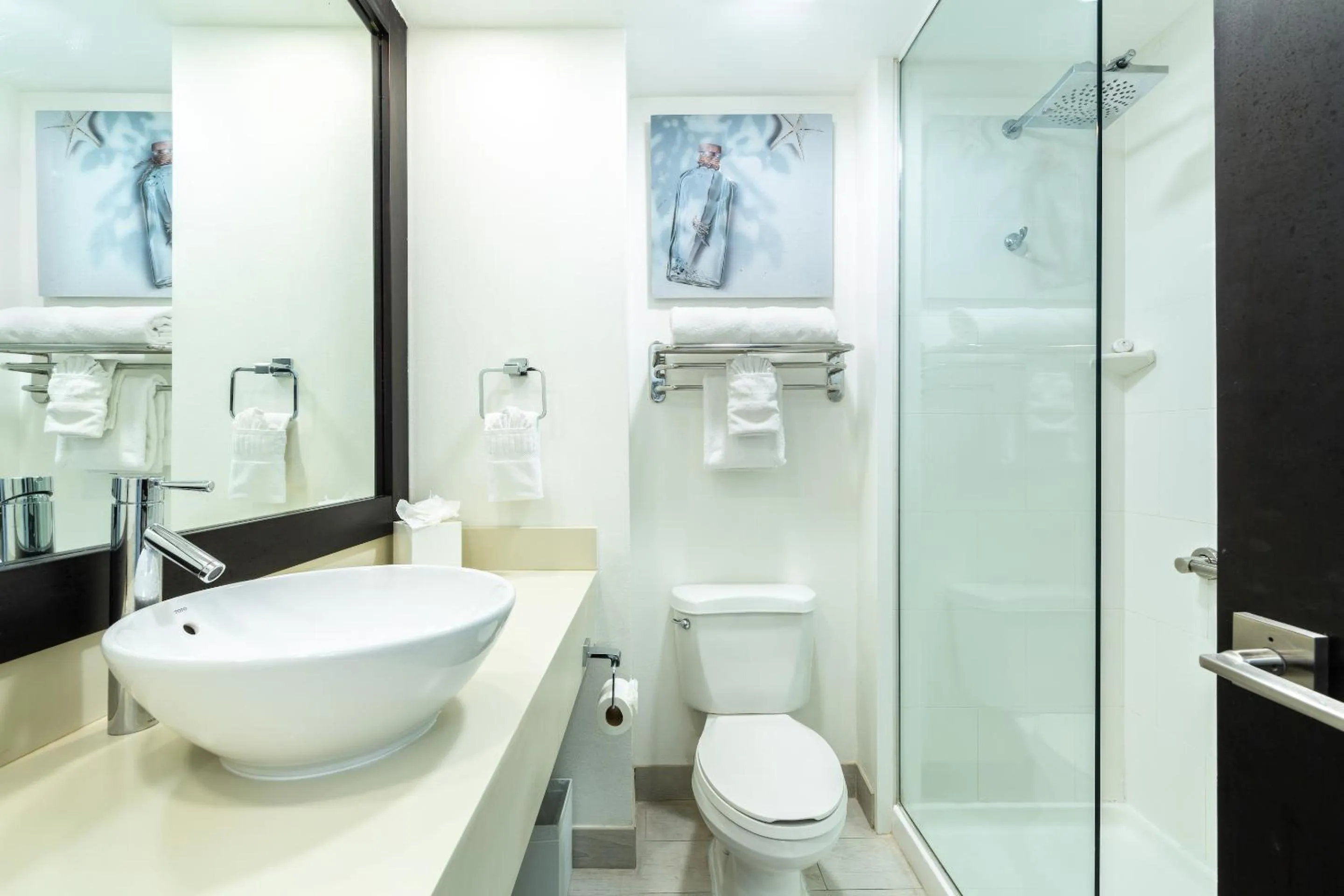 Bathroom in Ports of Call Resort