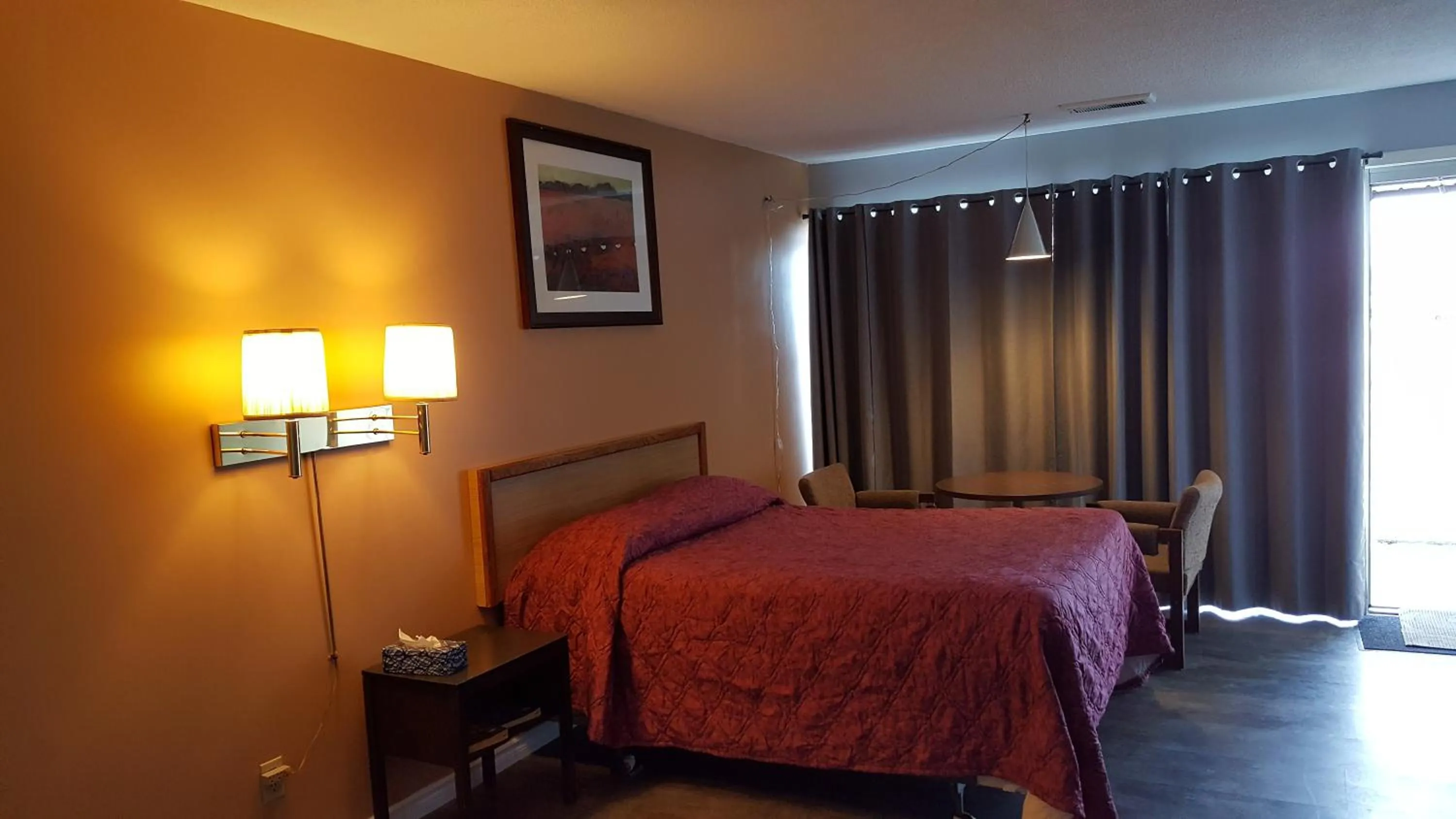 Bed in Town'n Country Motor Inn