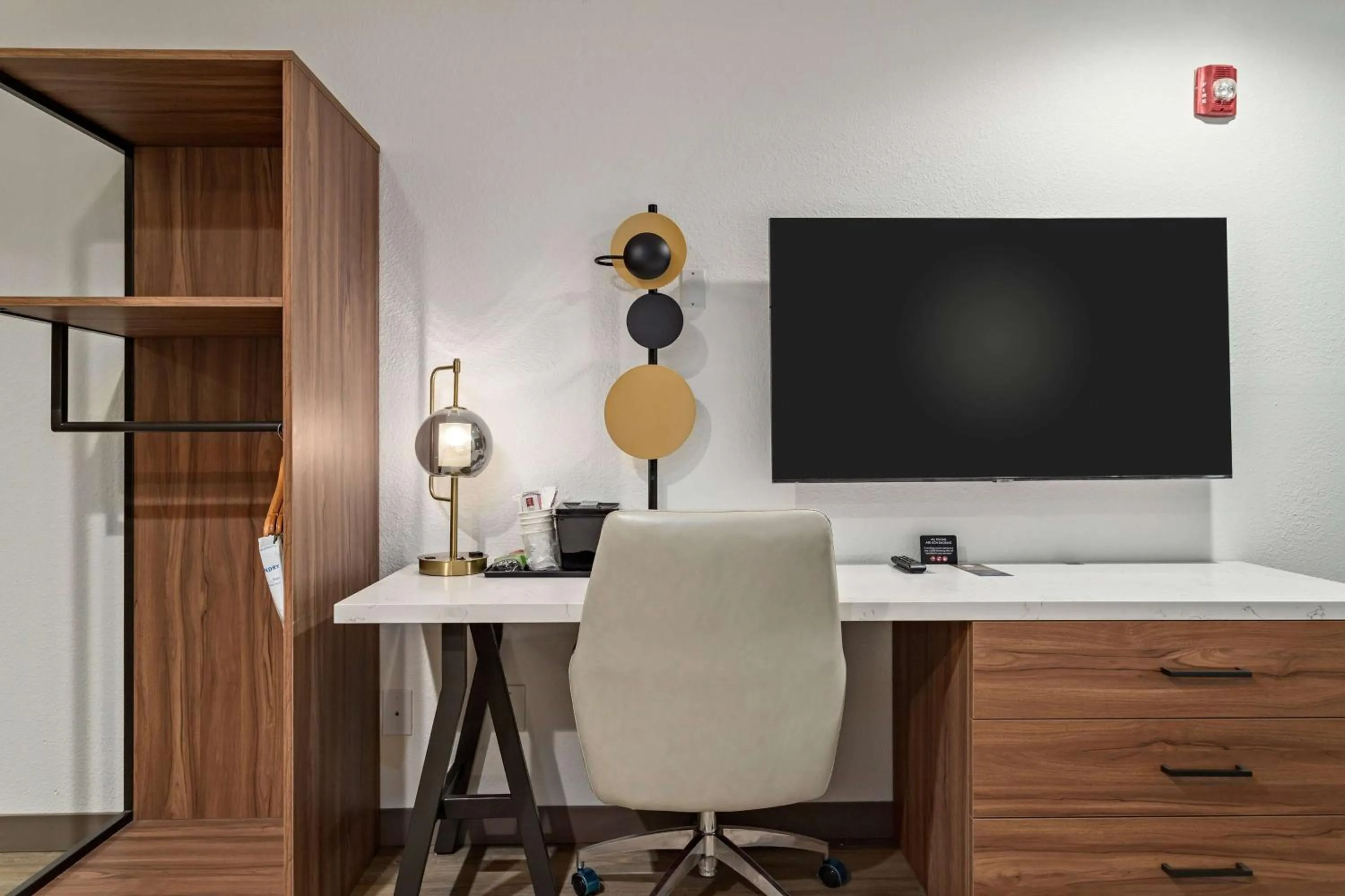 Photo of the whole room in Baymont by Wyndham Beaumont