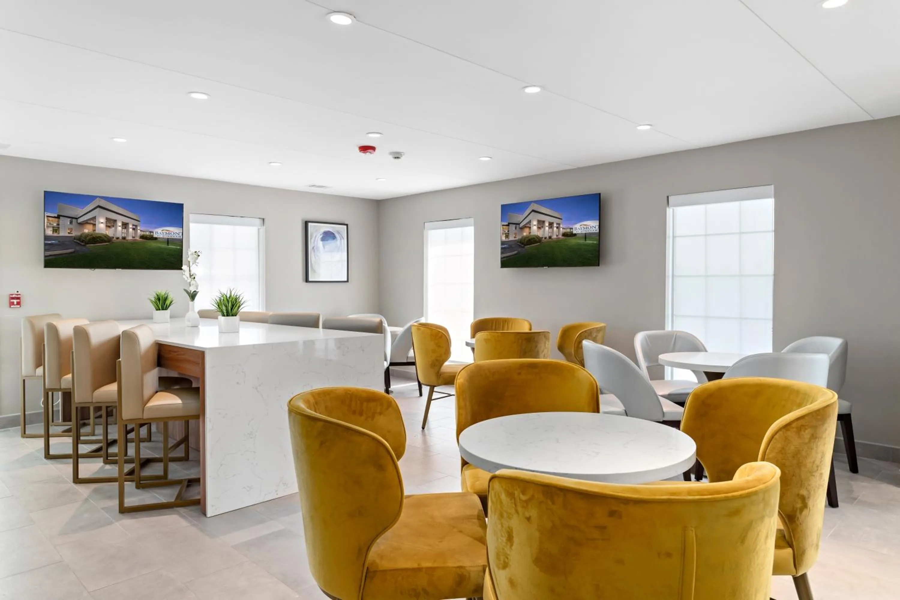 Seating area in Baymont by Wyndham Beaumont