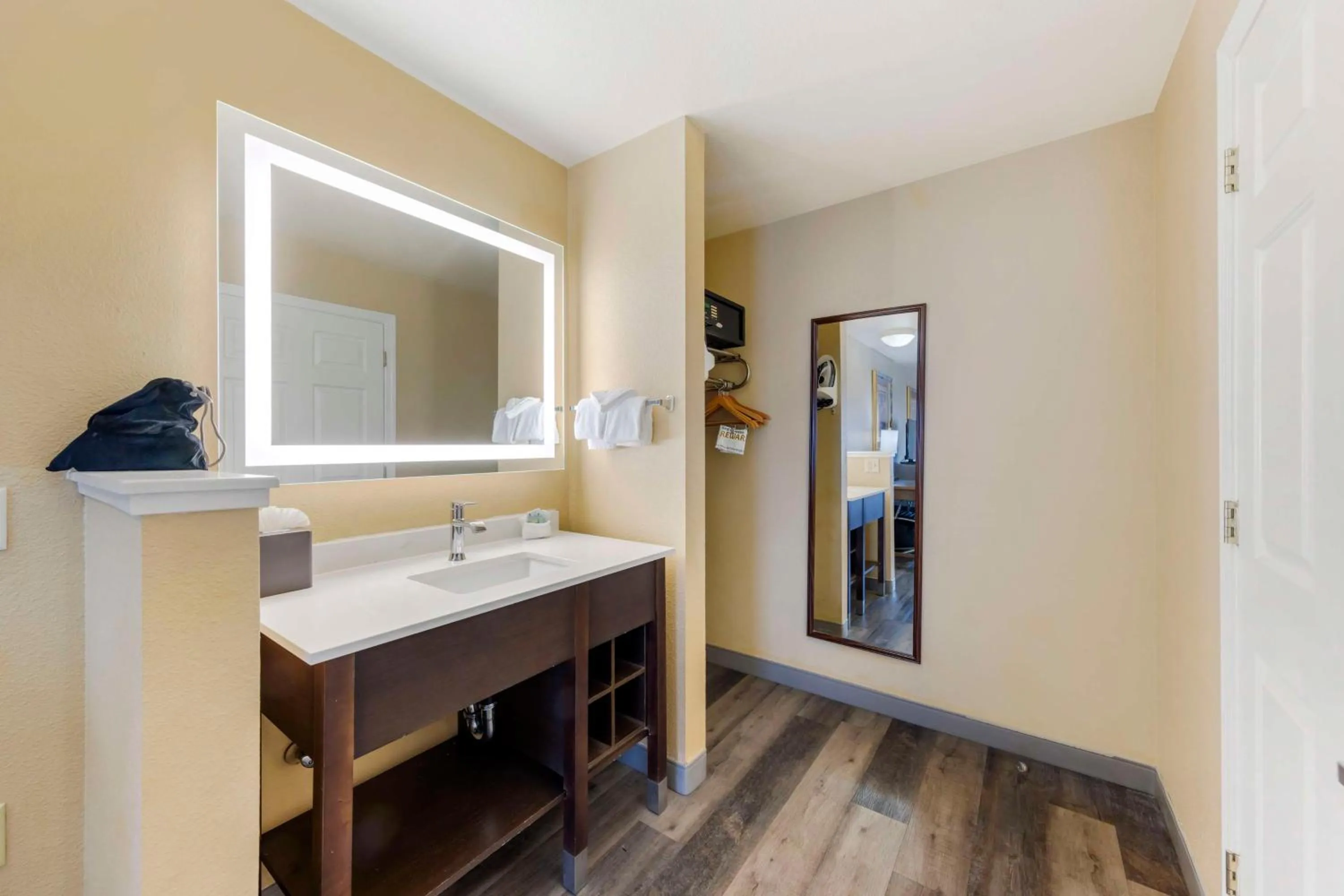 Bedroom, Bed in Best Western Fallon Inn & Suites