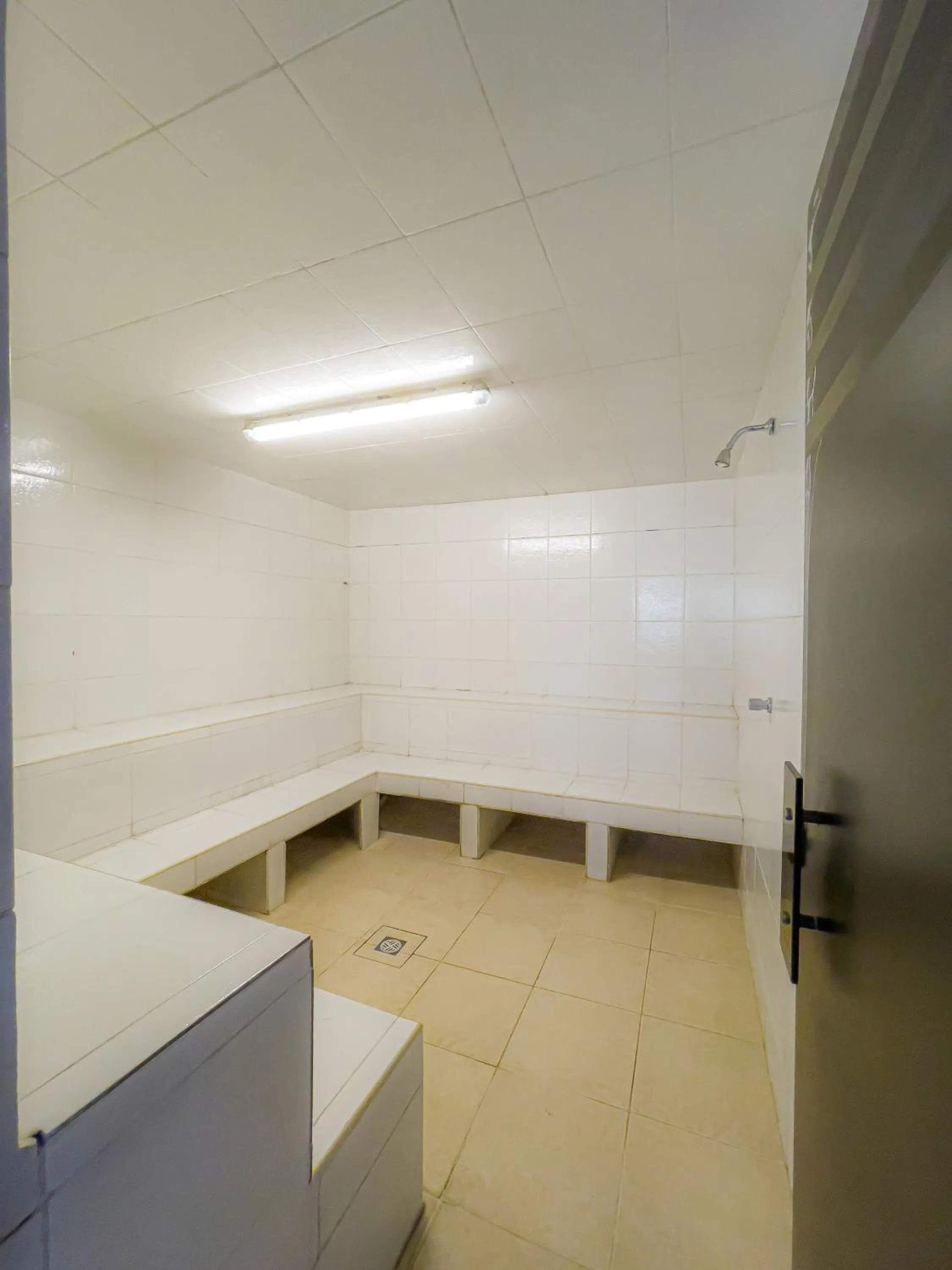 Sauna in AVANTI HOTEL & CONVENTION CENTER