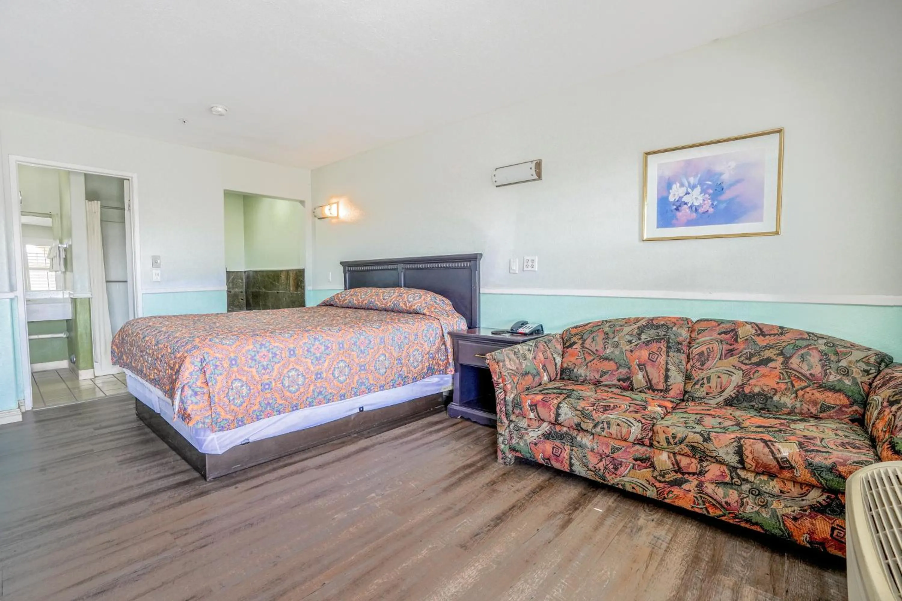 Bedroom, Bed in Day & Night Inn