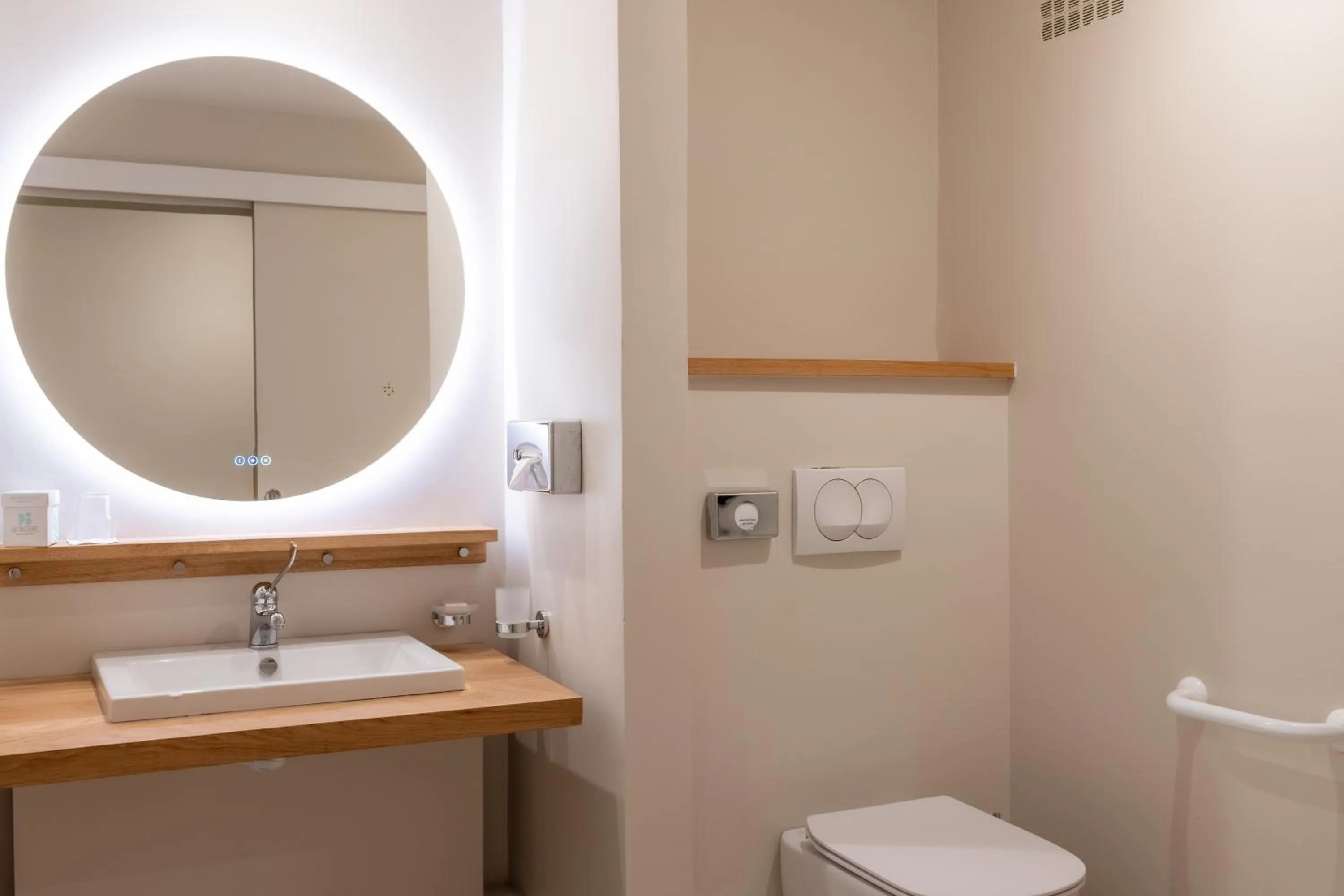 Toilet in La Pagerie - Tropical Garden Hotel