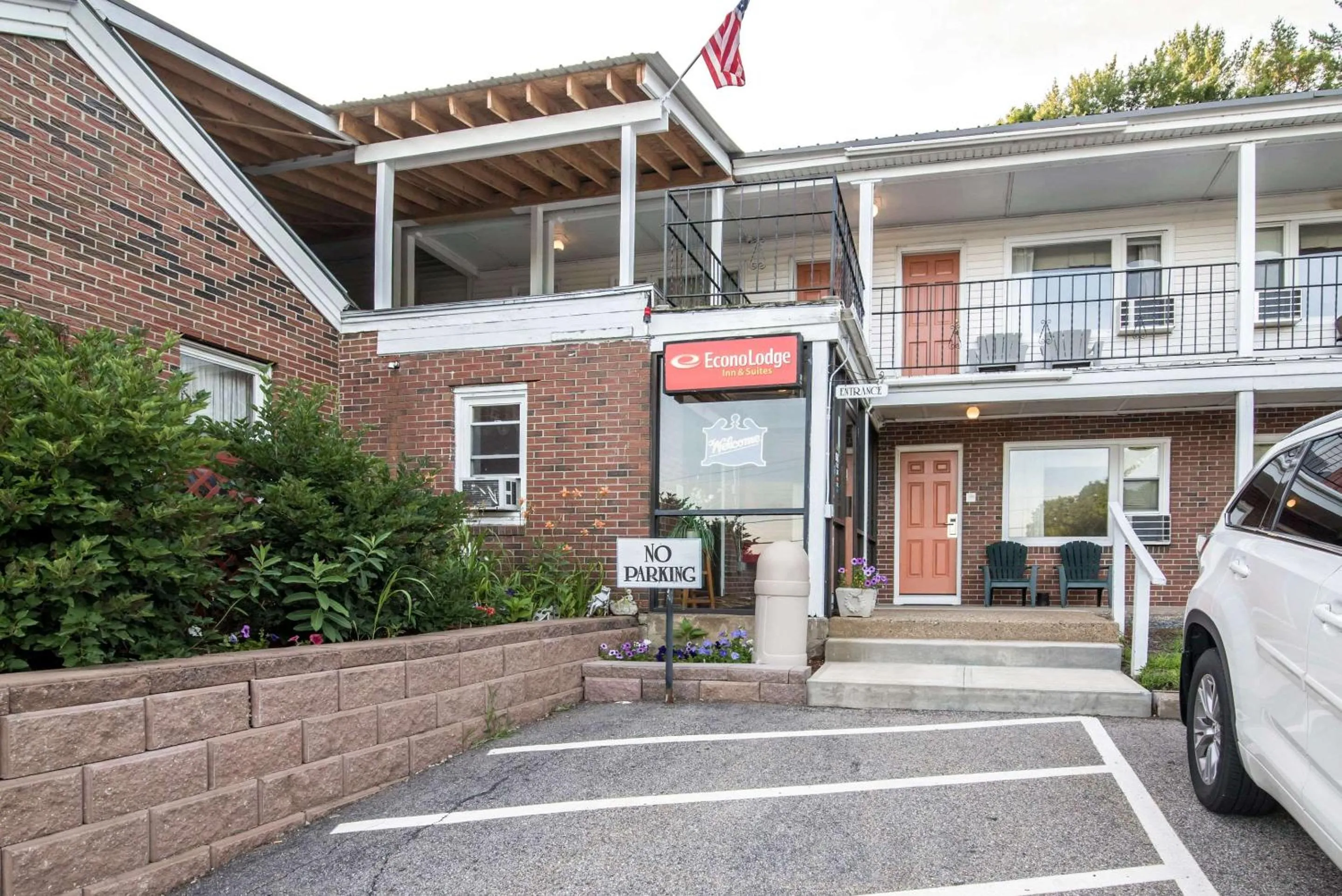 Property building in TiltonLodge Inn & Suites