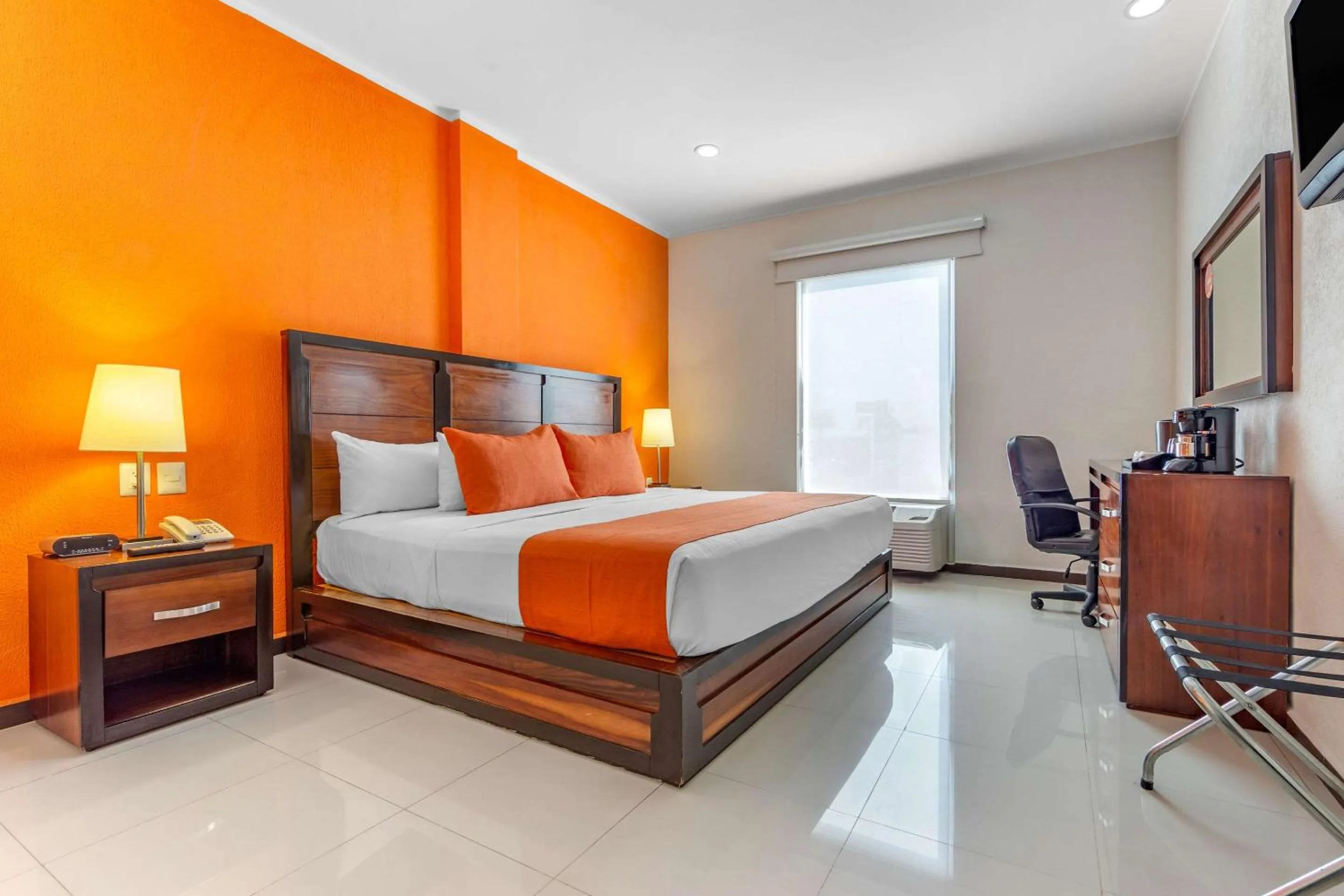 Photo of the whole room, Bed in Comfort Inn Cancún Aeropuerto