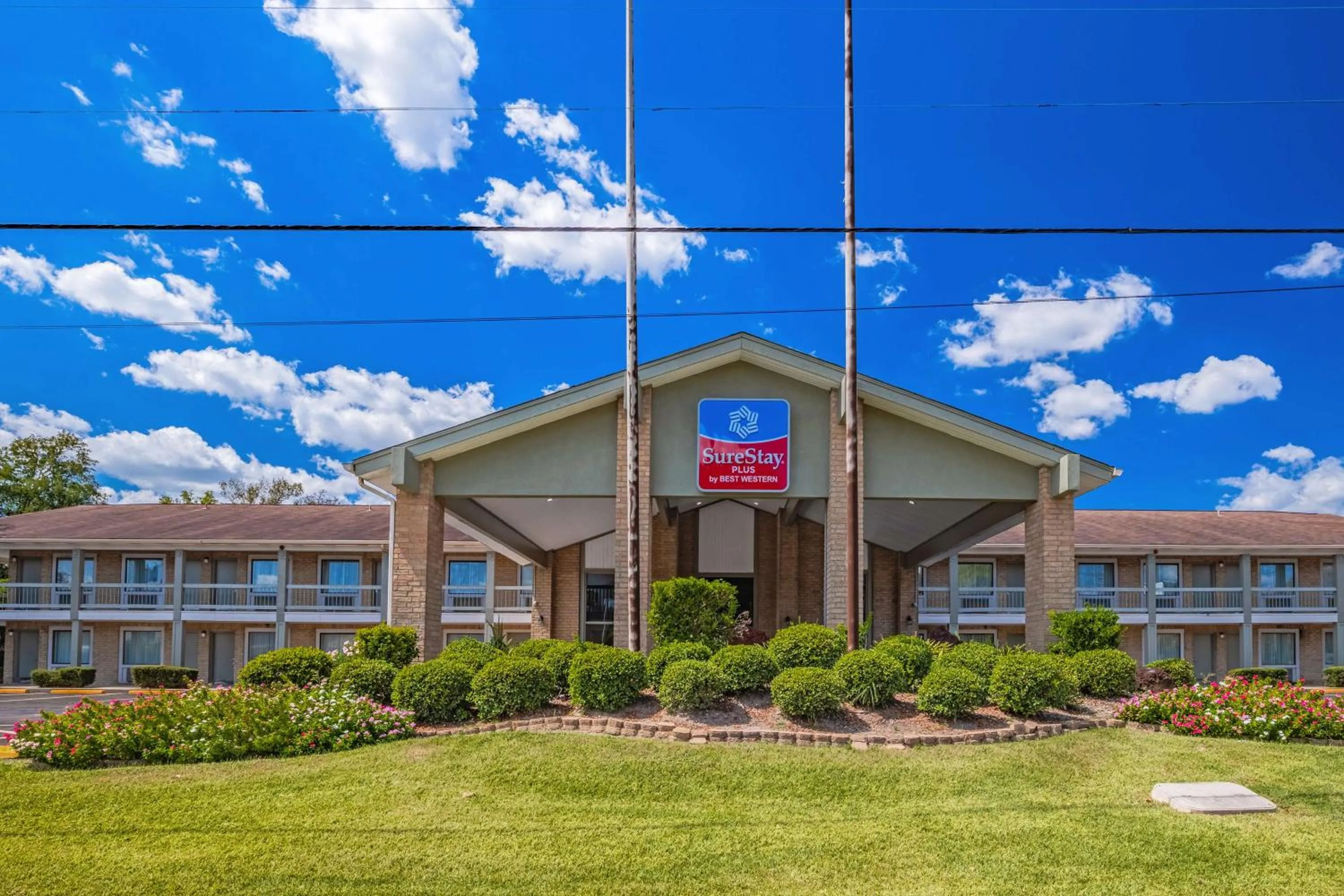 Property building in SureStay Plus by Best Western Beaumont