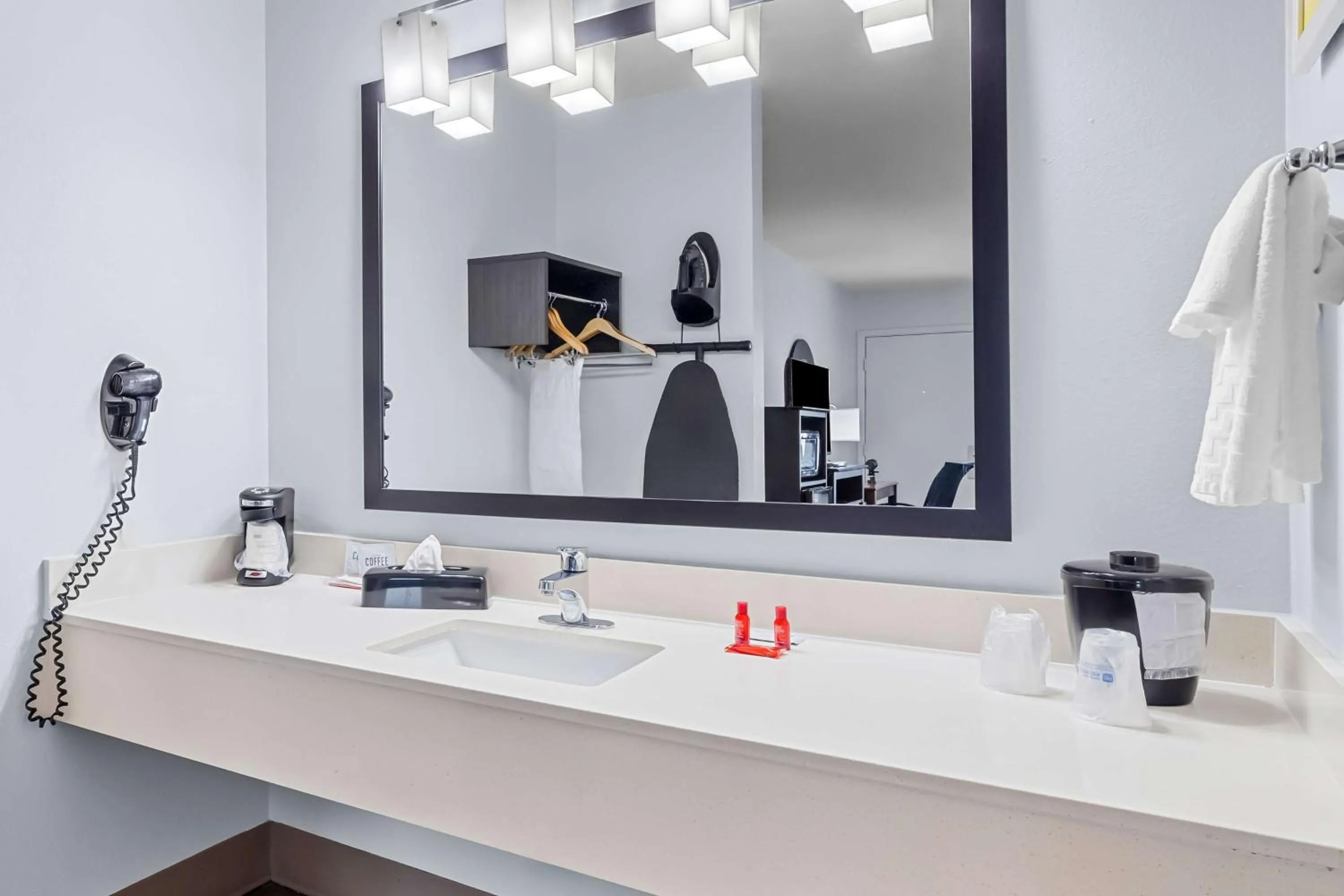 Bedroom in SureStay Plus by Best Western Beaumont