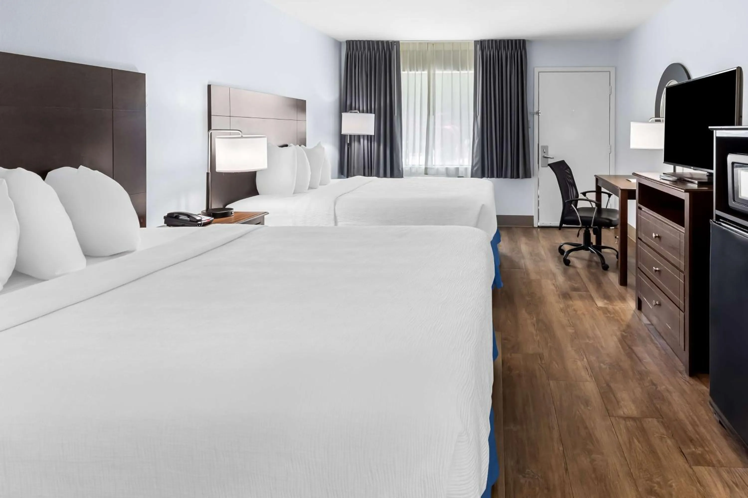 Bedroom, Bed in SureStay Plus by Best Western Beaumont
