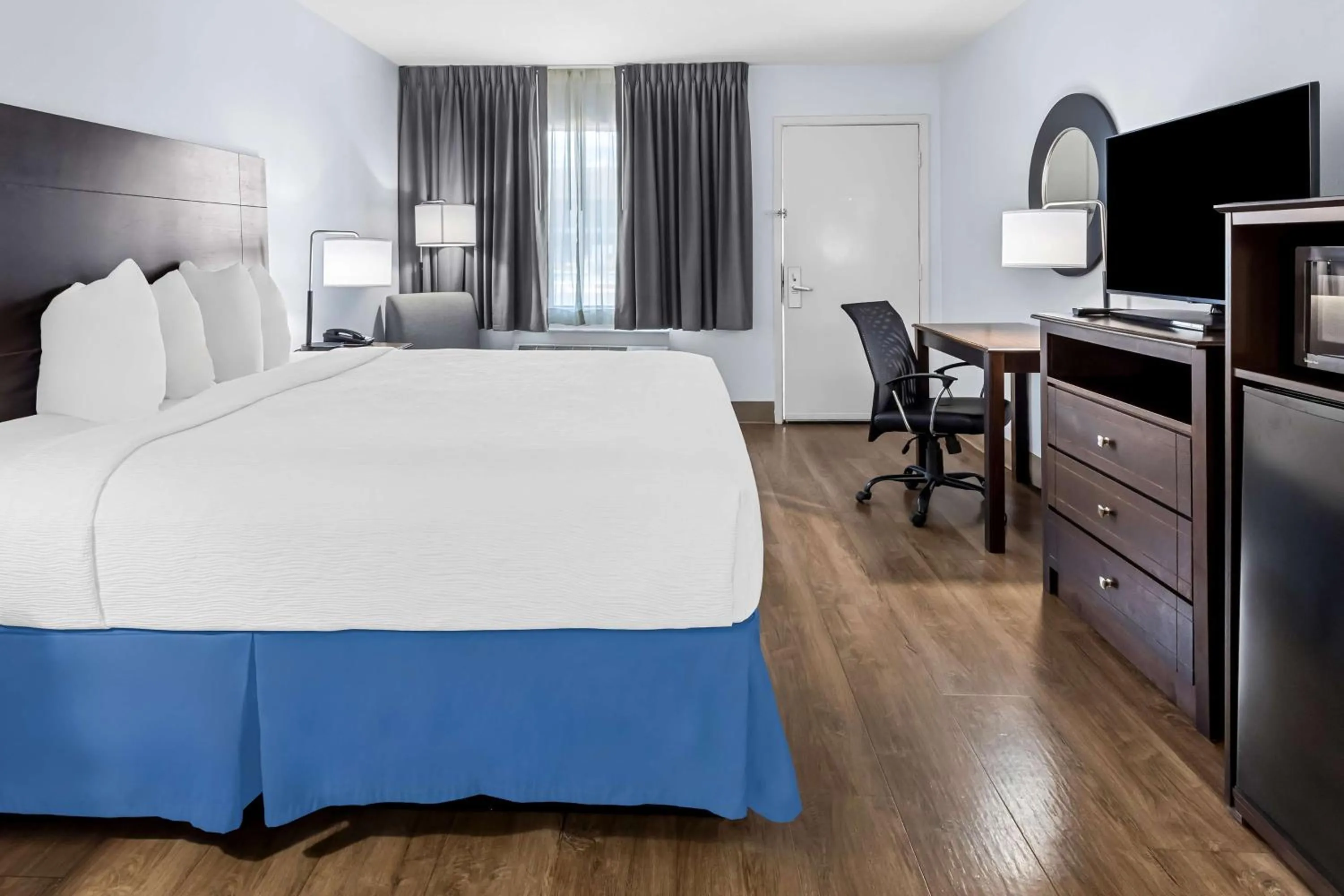 Bedroom, Bed in SureStay Plus by Best Western Beaumont