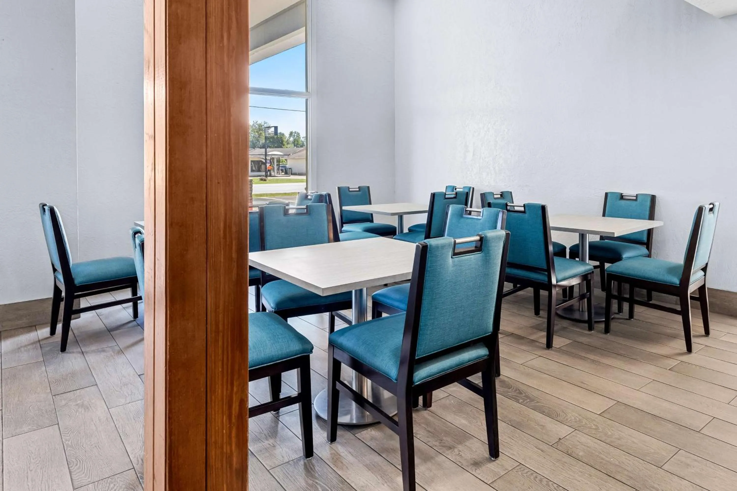 Breakfast in SureStay Plus by Best Western Beaumont