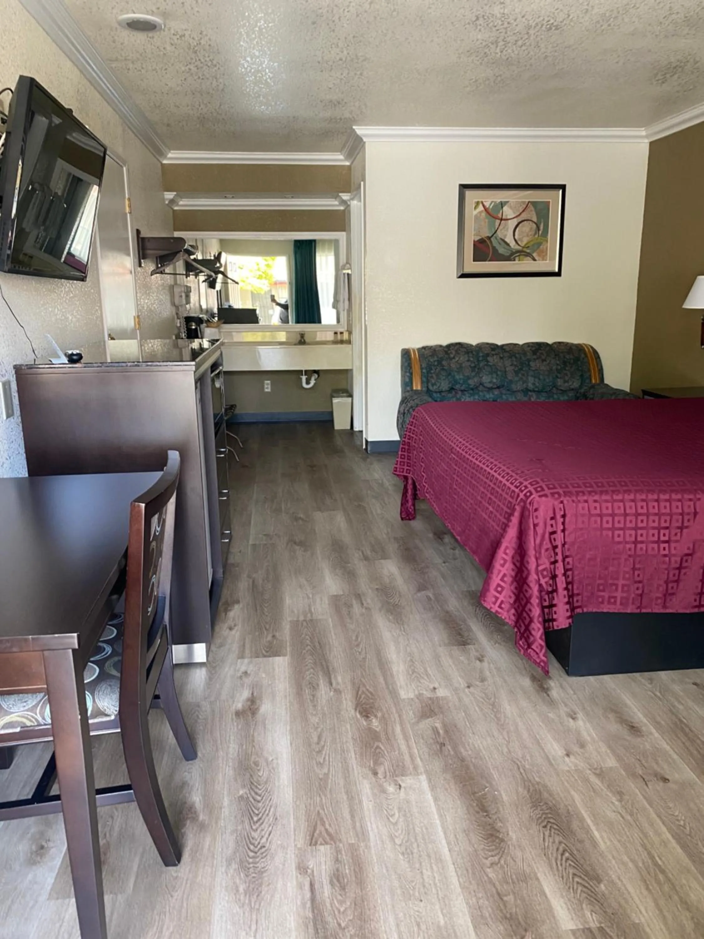 Bed in Atascadero Inn