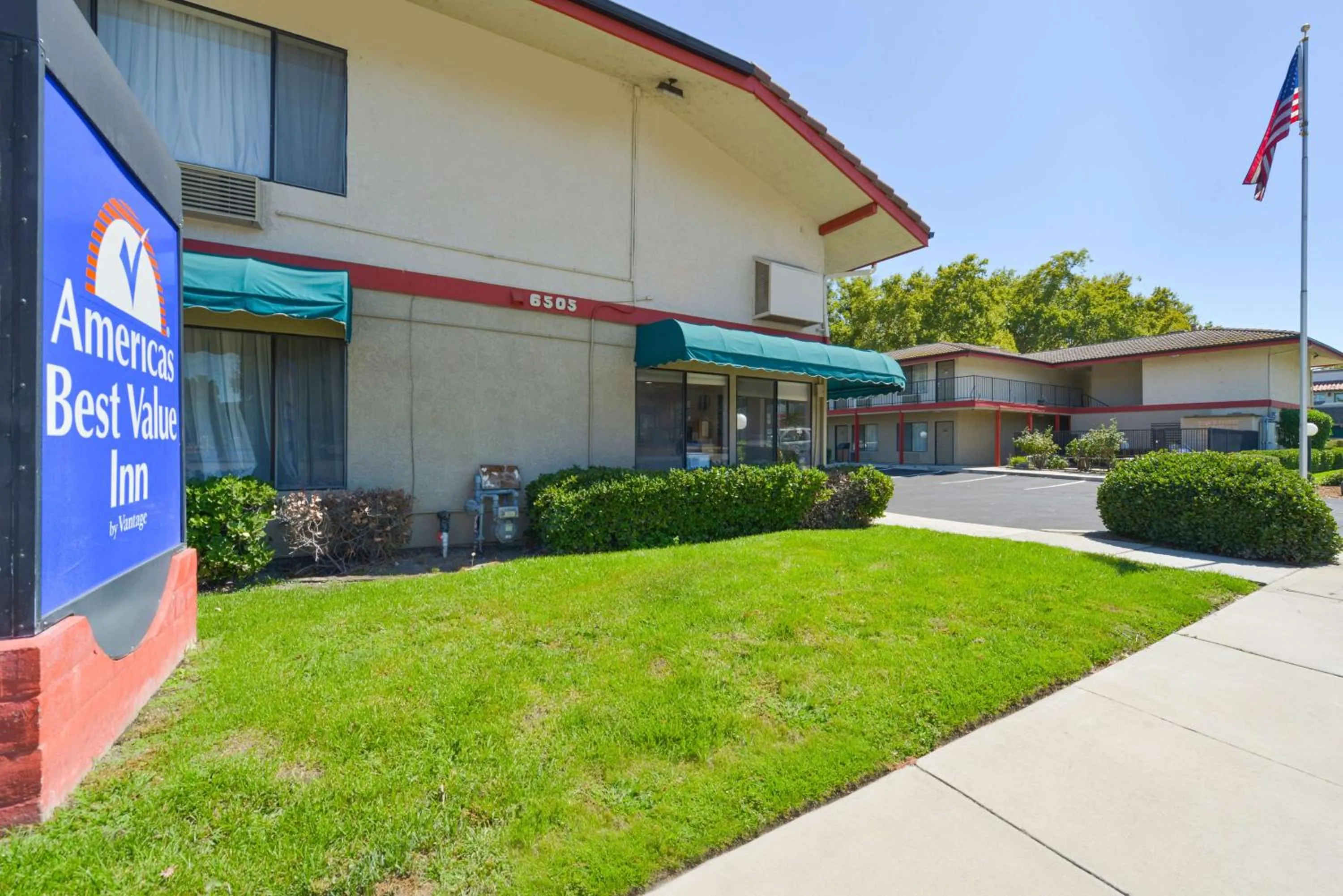 Spring in Atascadero Inn