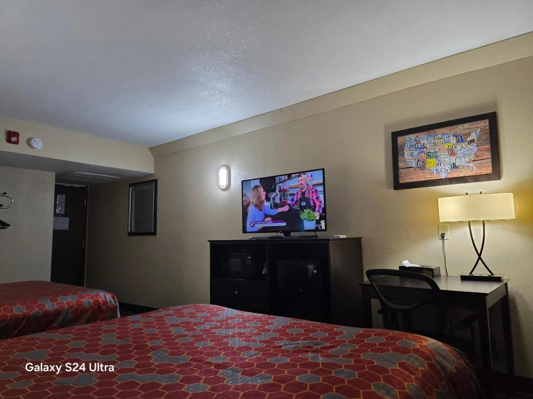 Photo of the whole room, Bed in Econo Lodge Inn & Suites
