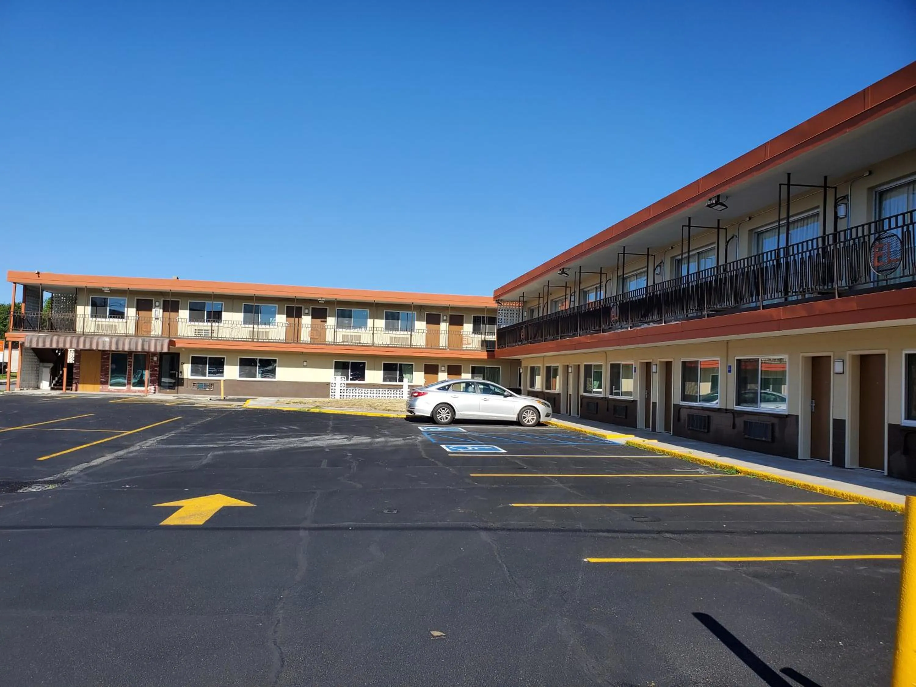 Property building in Econo Lodge Inn & Suites