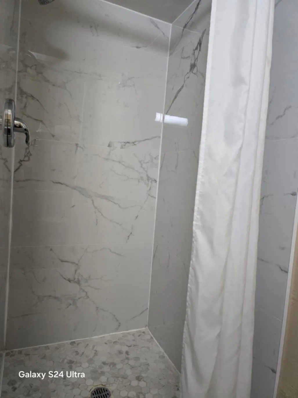 Bathroom in Econo Lodge Inn & Suites