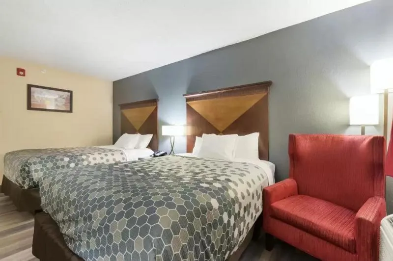Photo of the whole room, Bed in Econo Lodge Inn & Suites