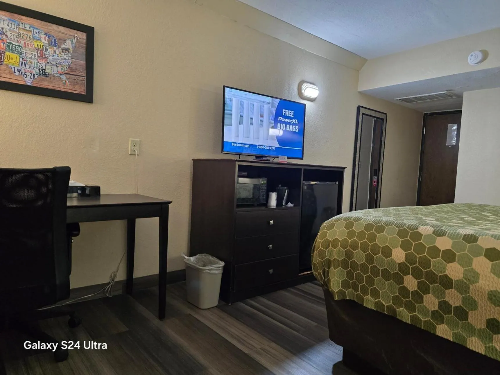 TV and multimedia, Bed in Econo Lodge Inn & Suites