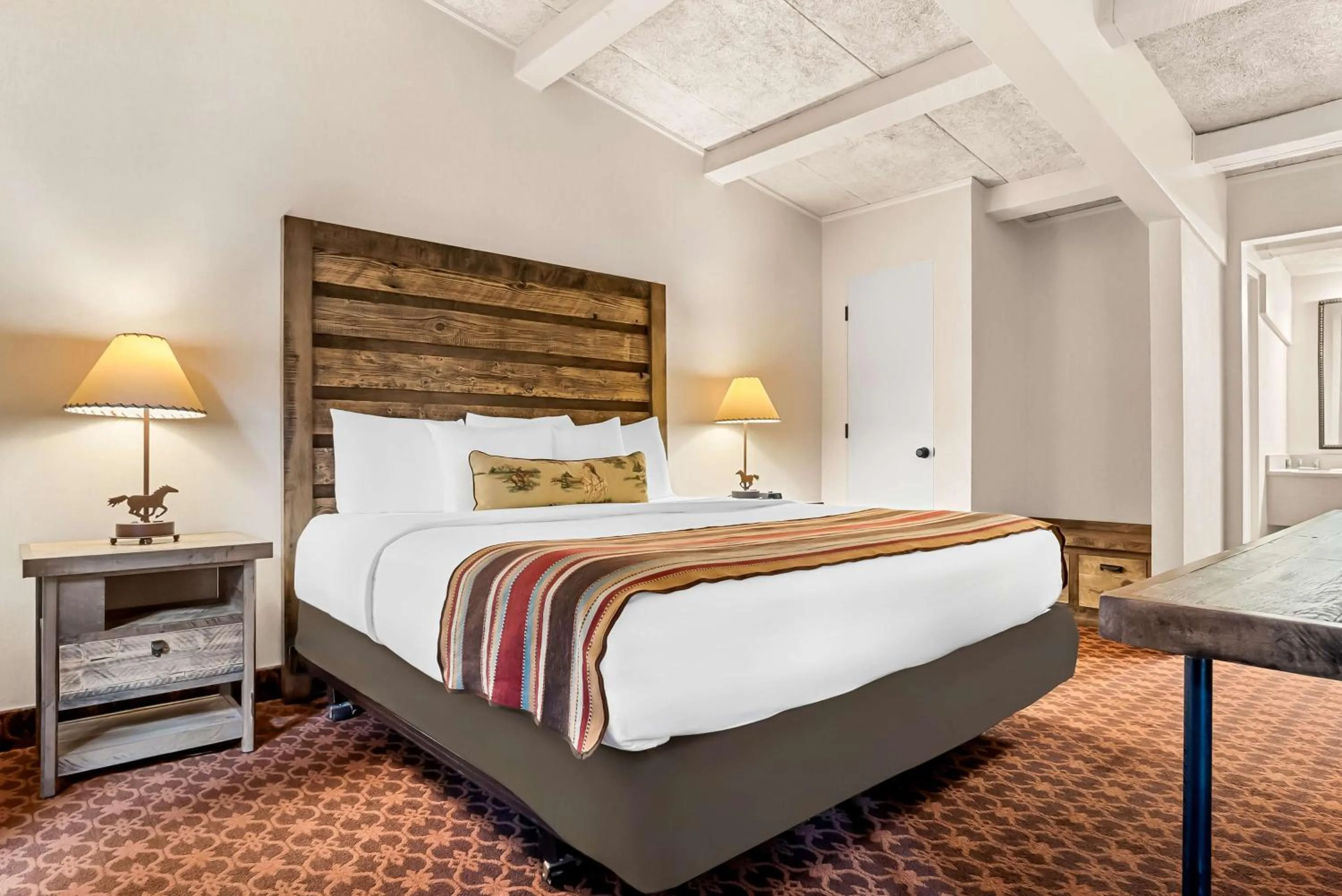 Photo of the whole room, Bed in Best Western Outlaw Inn