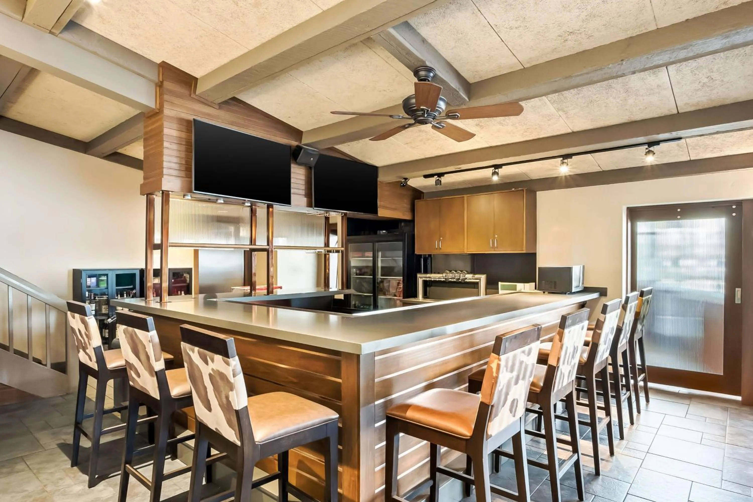 Lounge or bar in Best Western Outlaw Inn