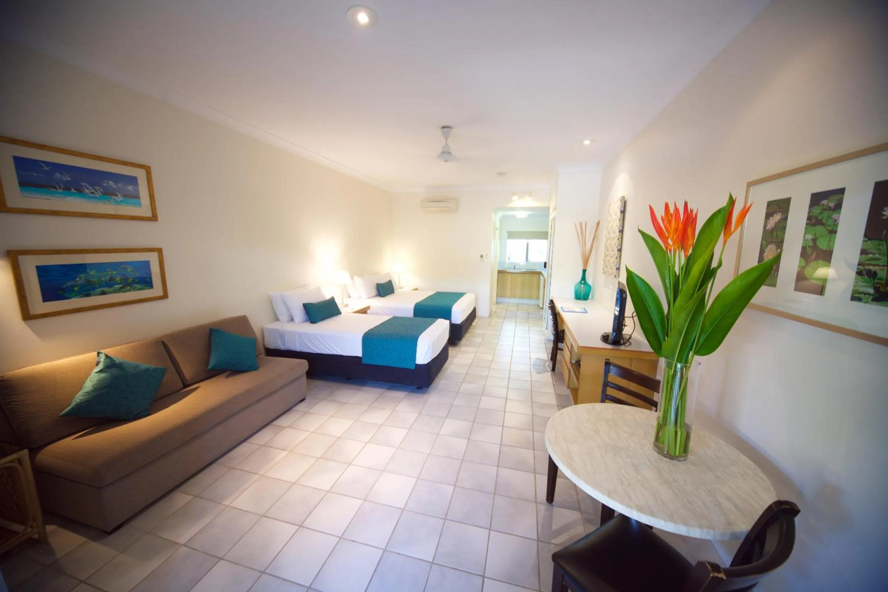 Kitchen or kitchenette in Lazy Lizard Motor Inn