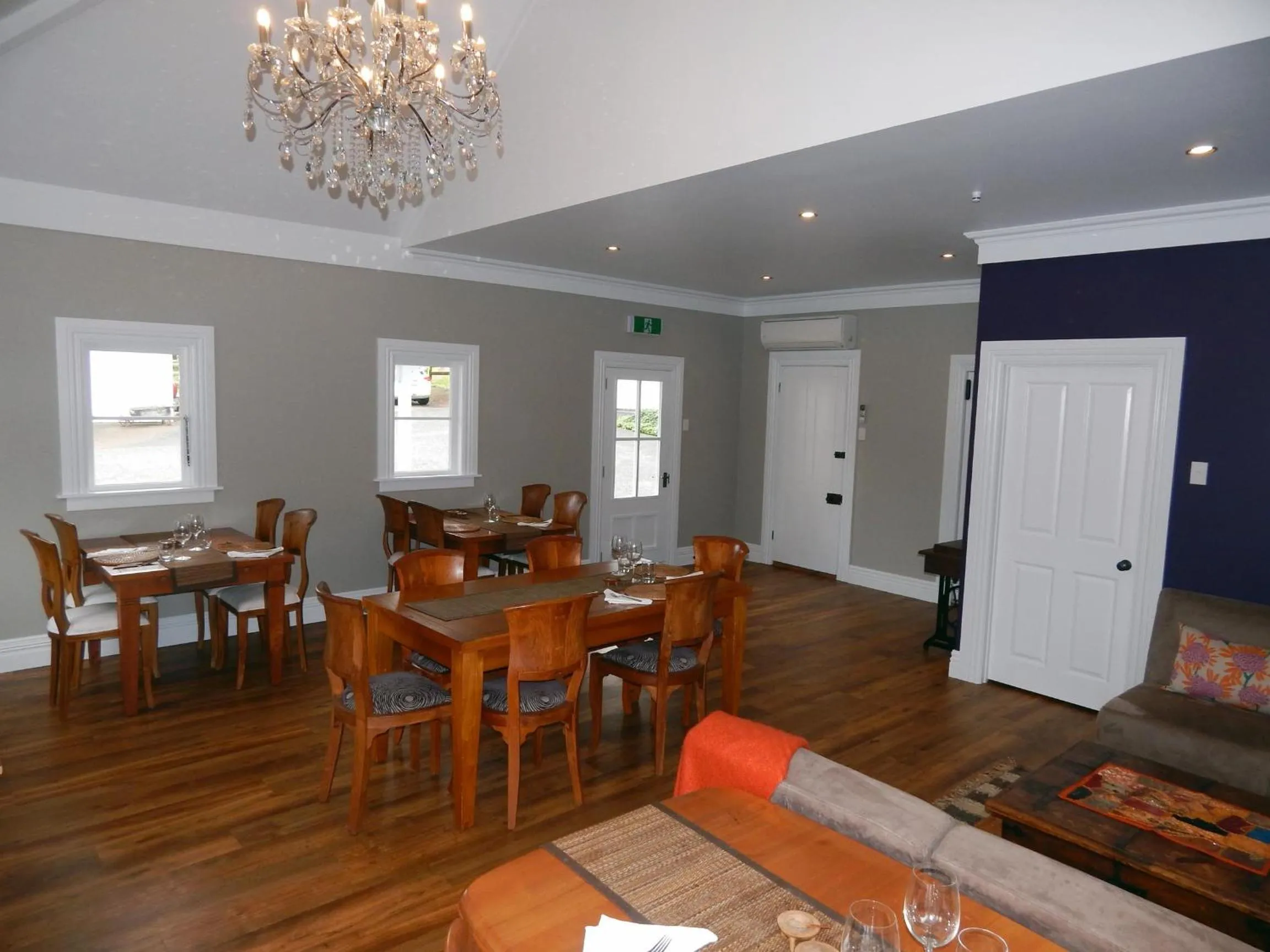 Restaurant/places to eat in Lupton Lodge