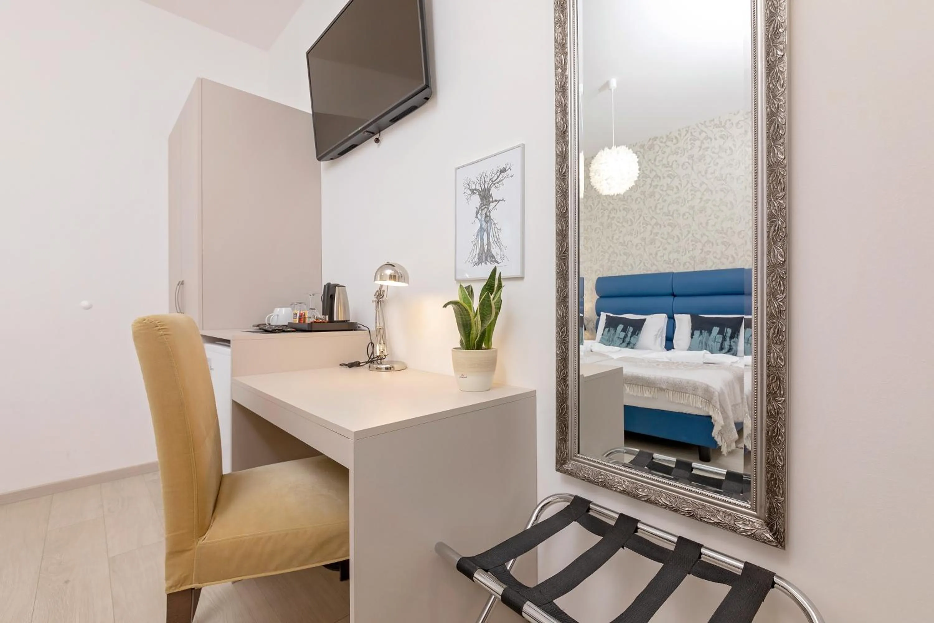 TV and multimedia, Bed in San Martino Rooms