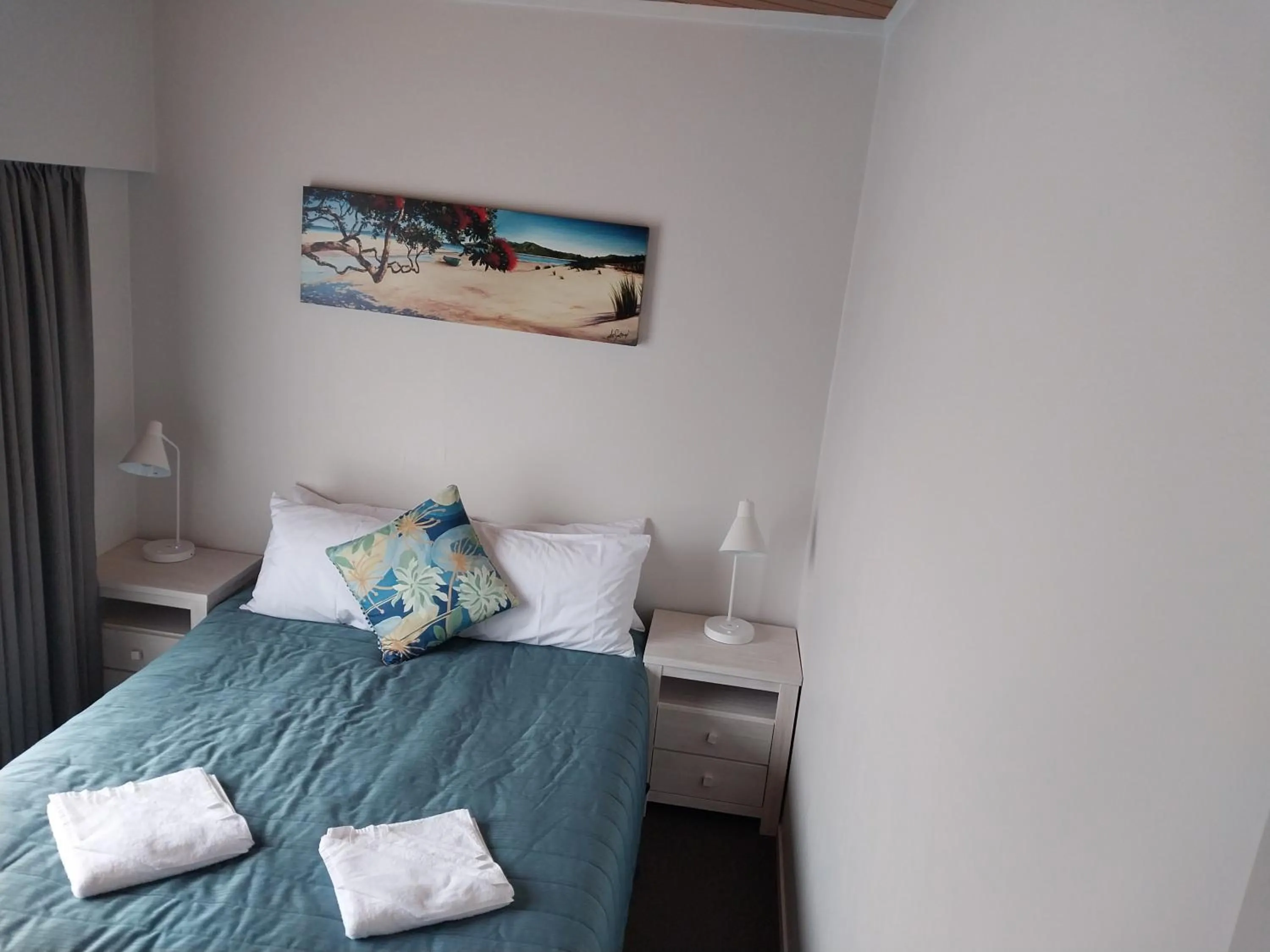 Bedroom, Bed in Bayview Motel