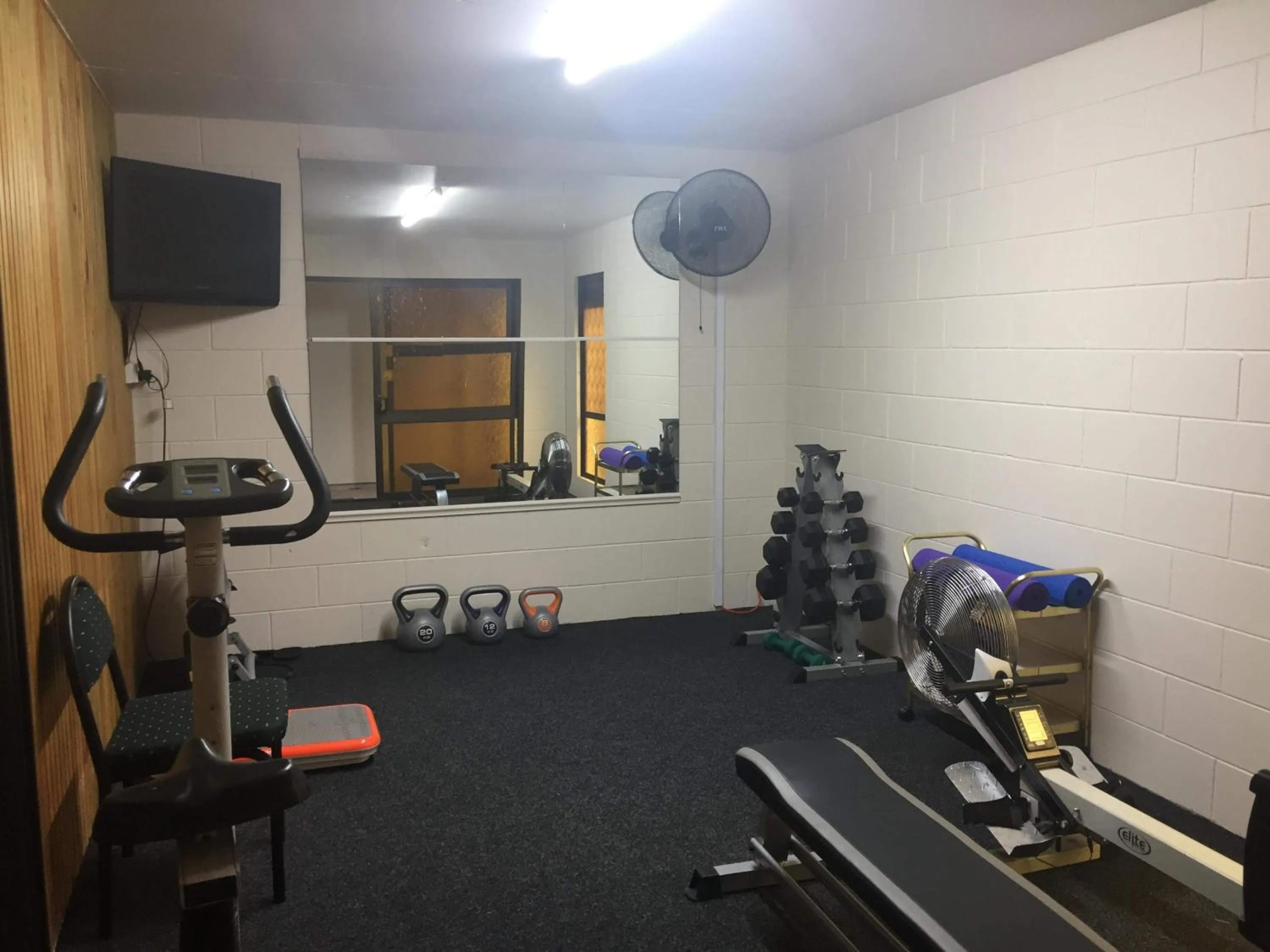 Fitness centre/facilities in Cypress Court Motel