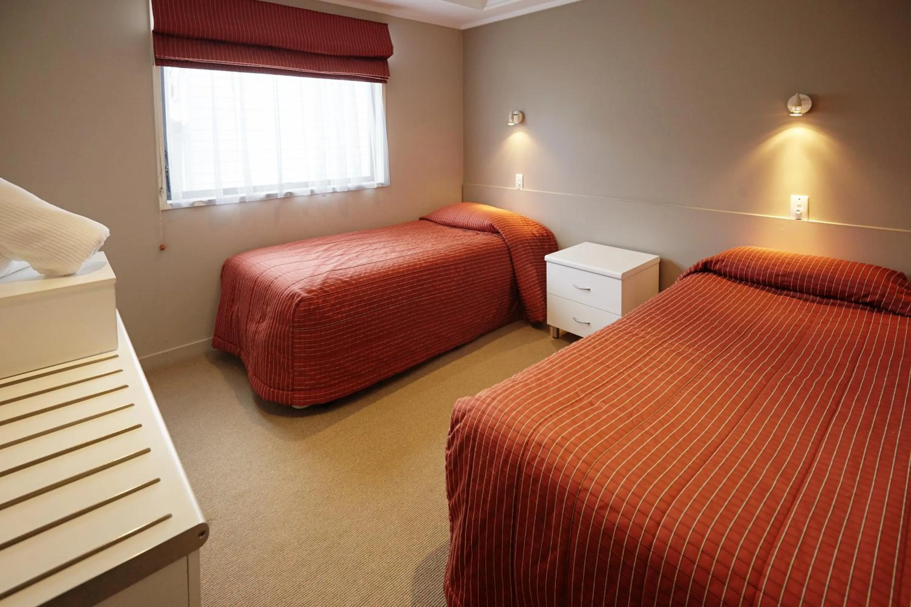 Bedroom, Bed in Pioneer Waterfront Apartments