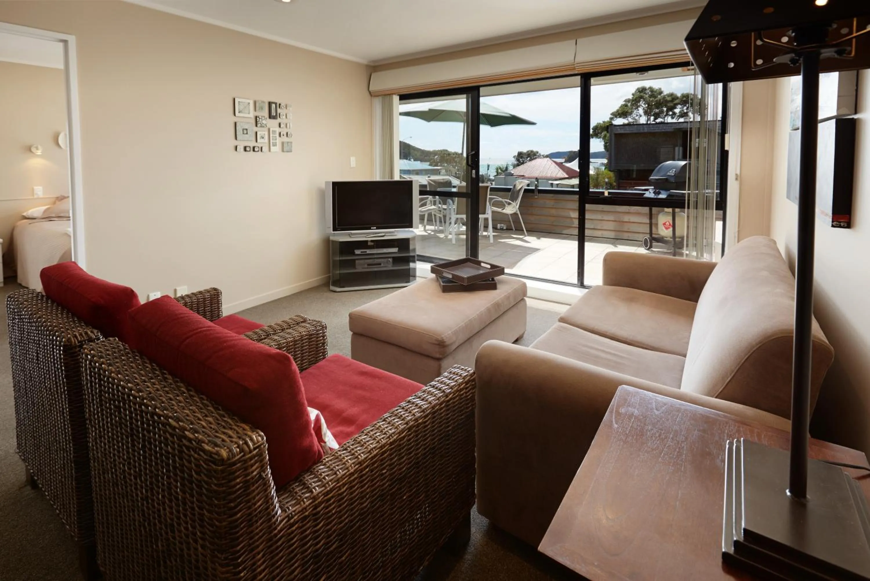 TV and multimedia in Pioneer Waterfront Apartments