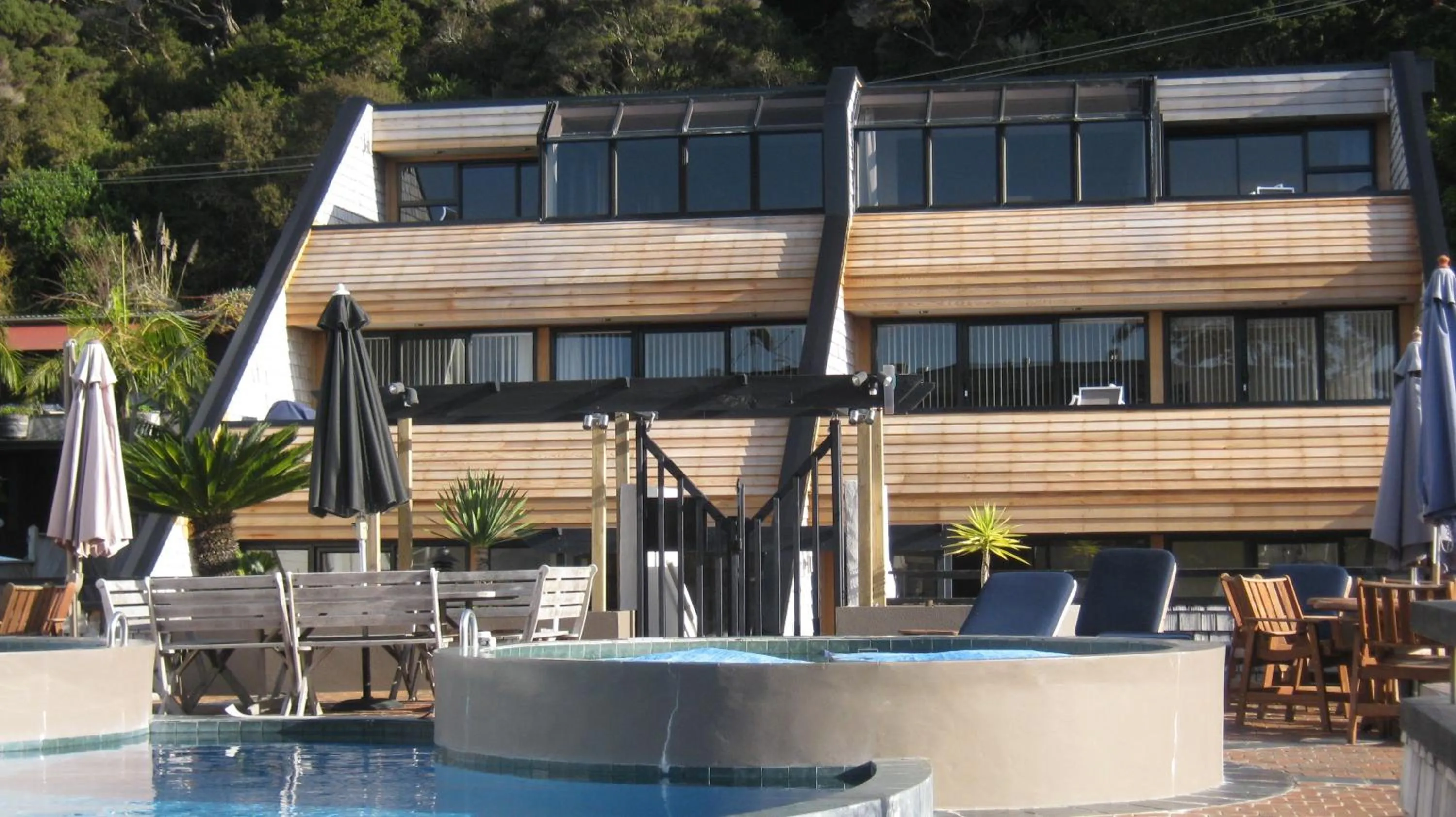 Facade/entrance in Pioneer Waterfront Apartments