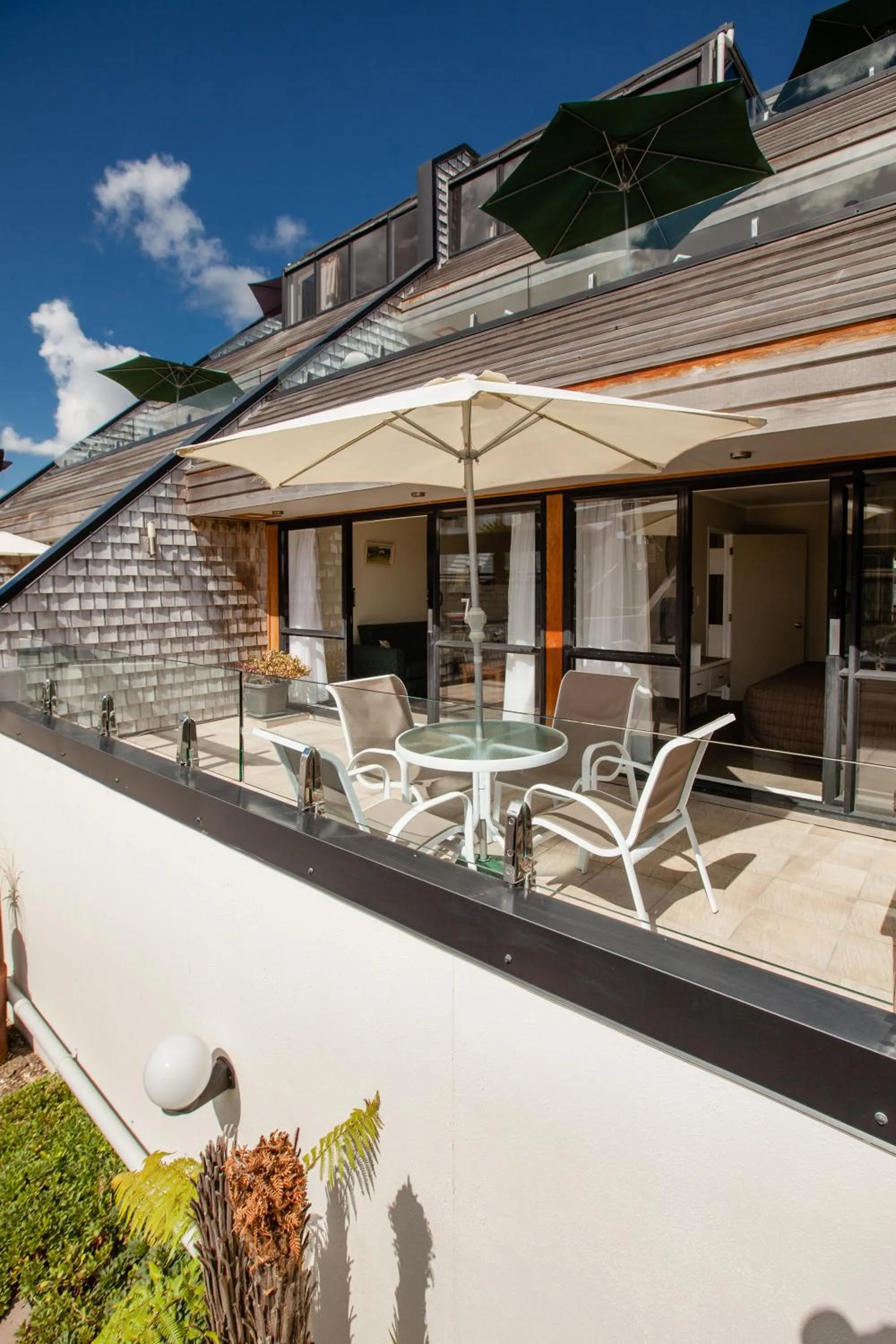 Facade/entrance in Pioneer Waterfront Apartments