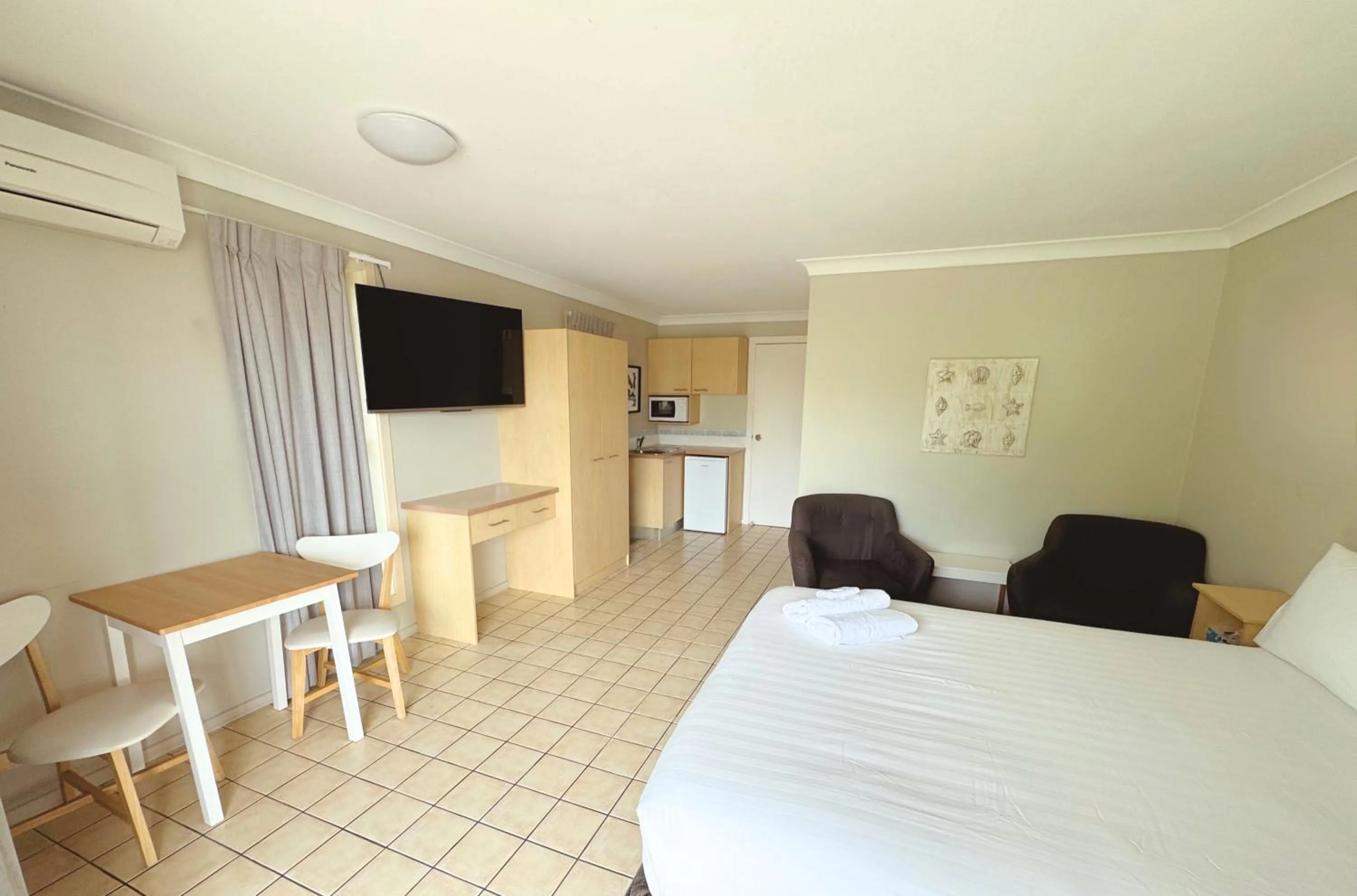 Bedroom, Bed in Yamba Sun