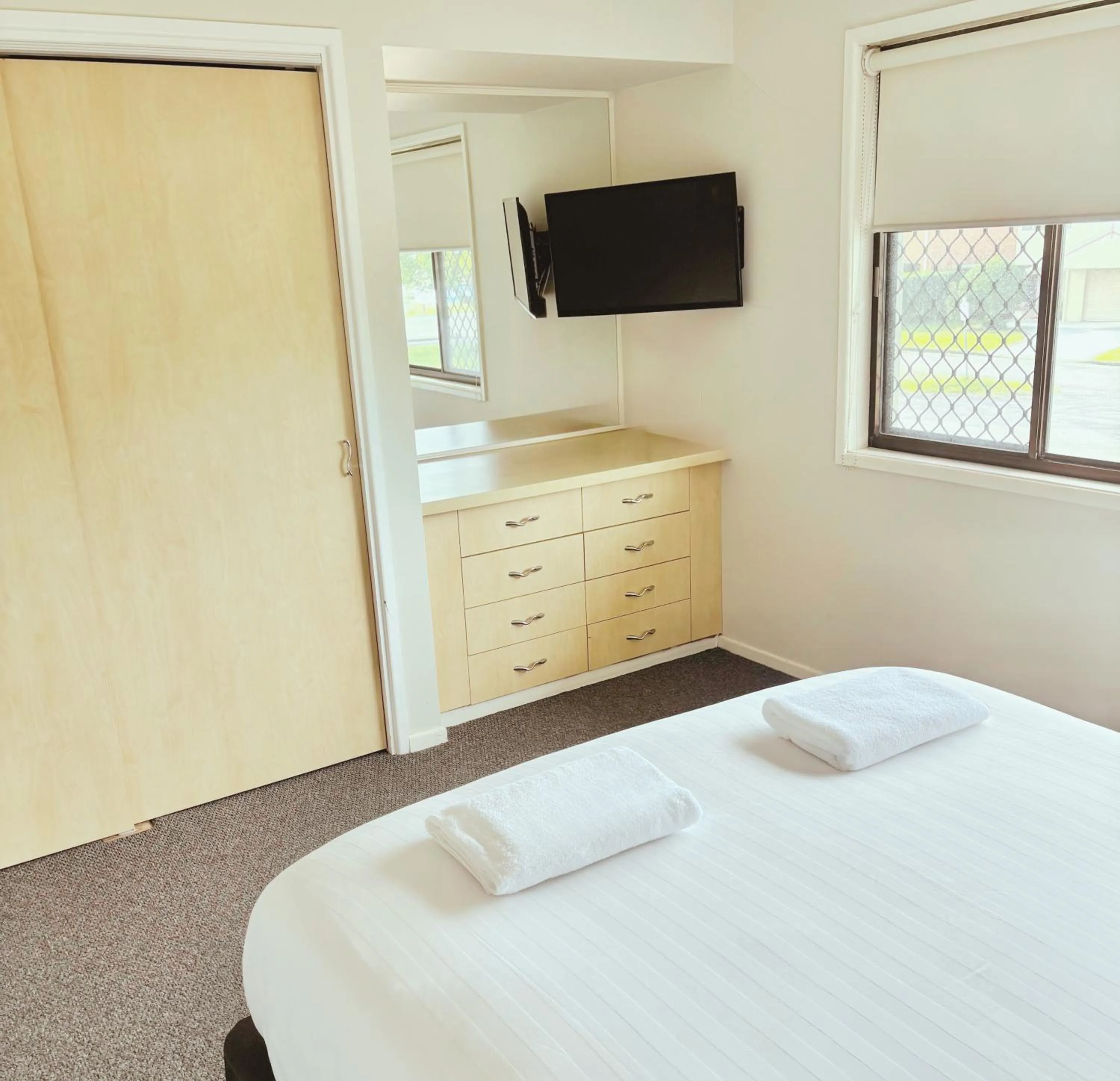 Bedroom, Bed in Yamba Sun