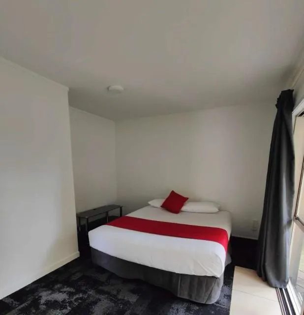 Bed in Hygate Motor Lodge