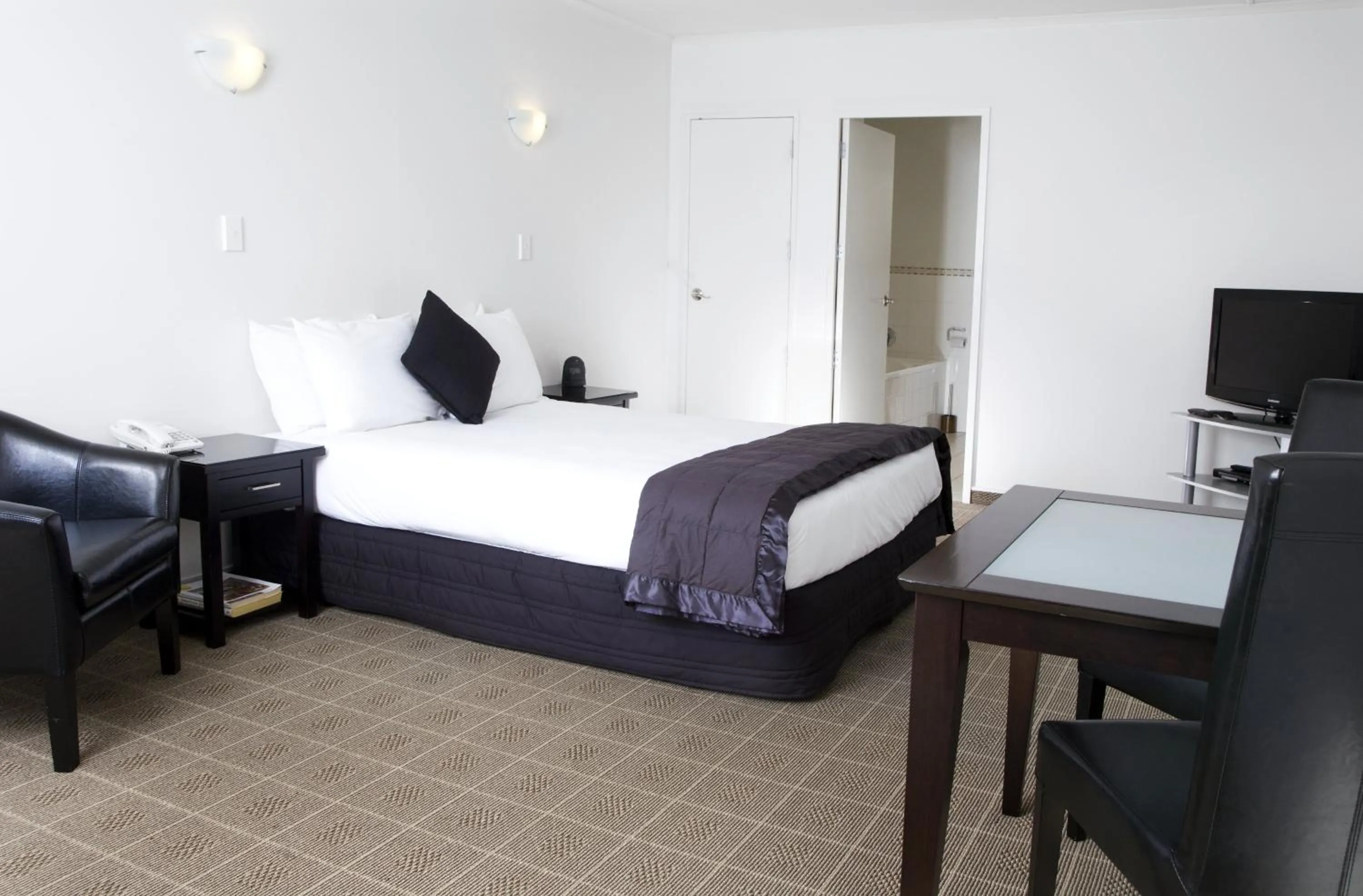 Bed in Hygate Motor Lodge