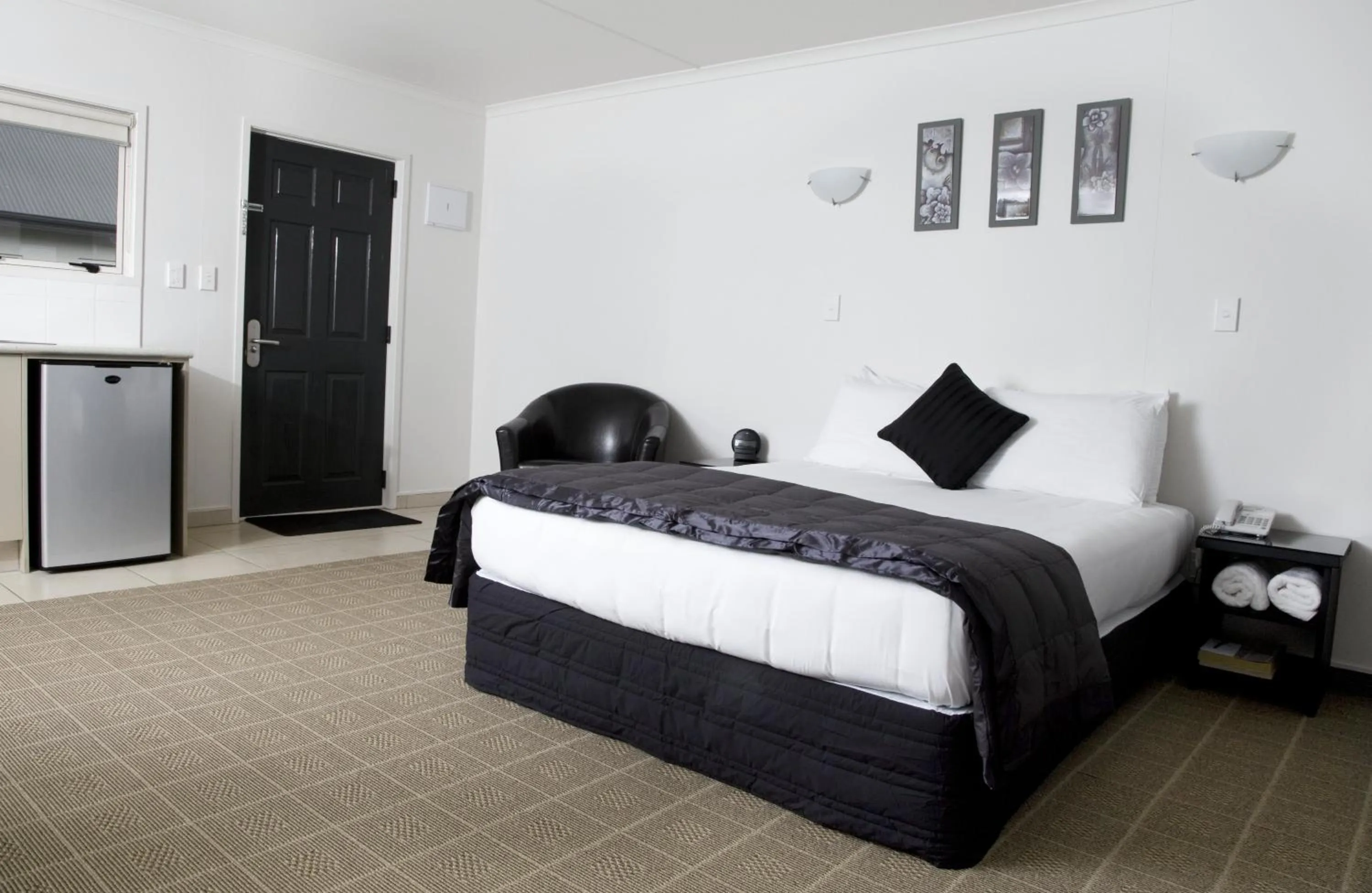 Bed in Hygate Motor Lodge