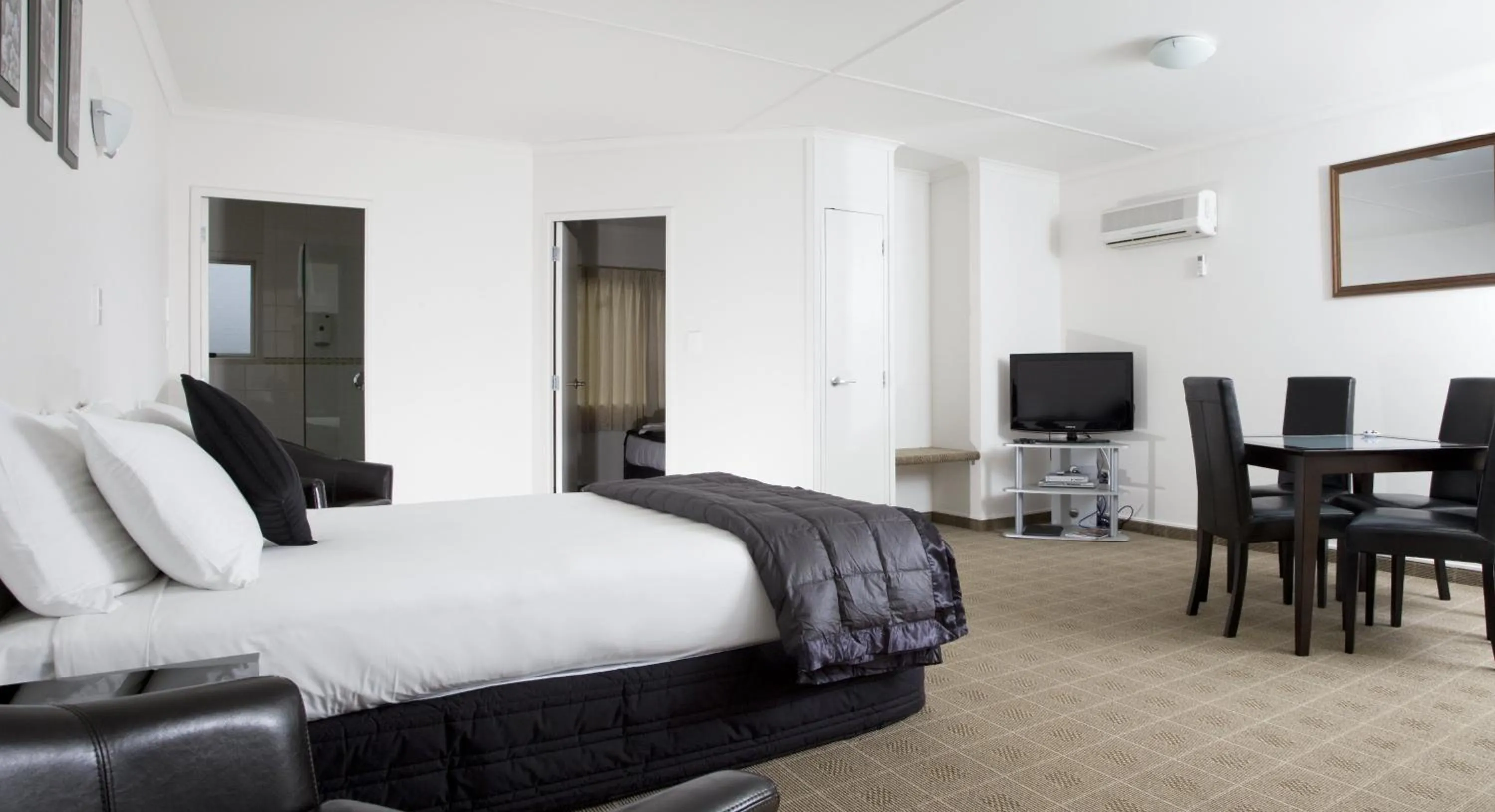 Bed in Hygate Motor Lodge