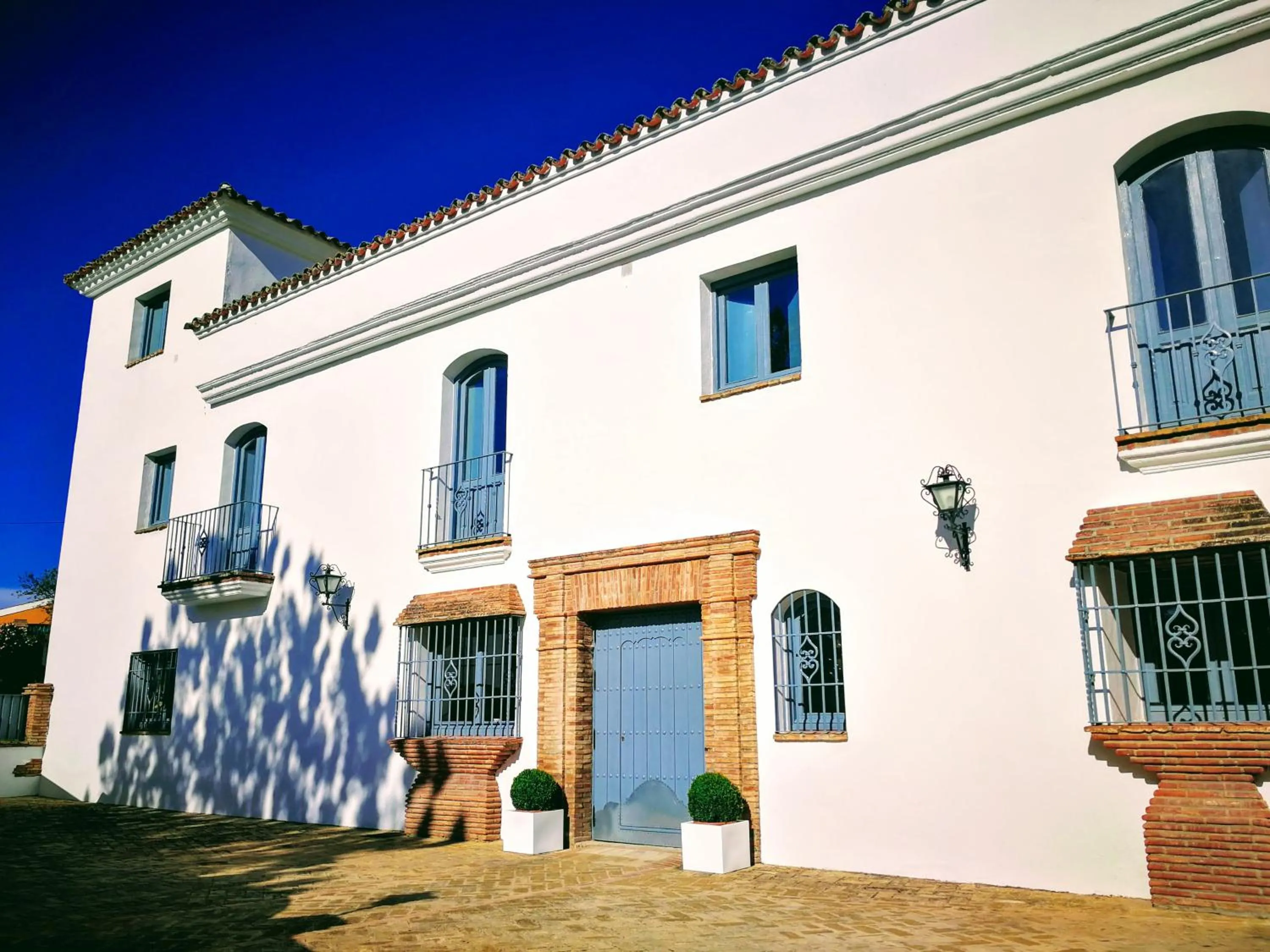 Property building in Hotel Ronda Moments