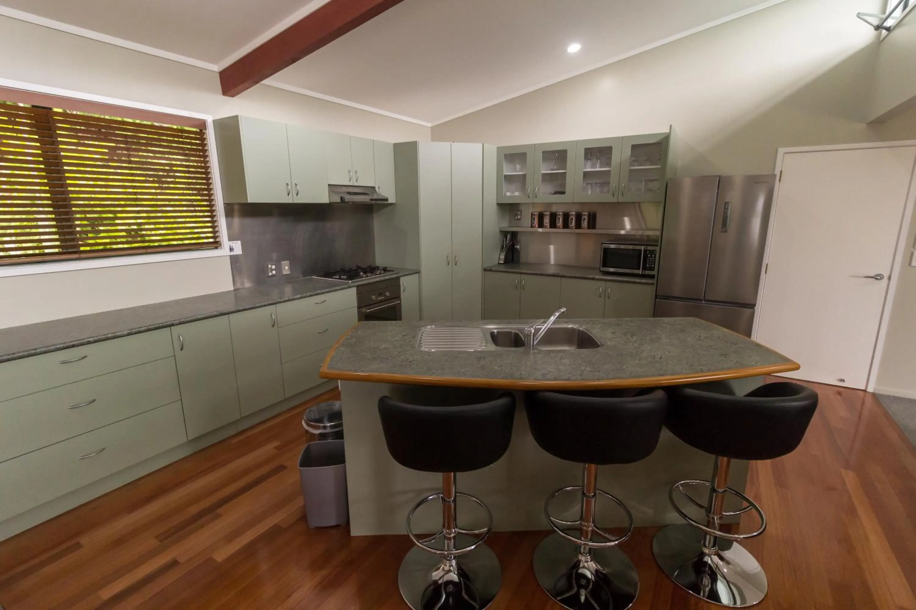 Kitchen or kitchenette in Bay of Islands Gateway Motel & Apartments