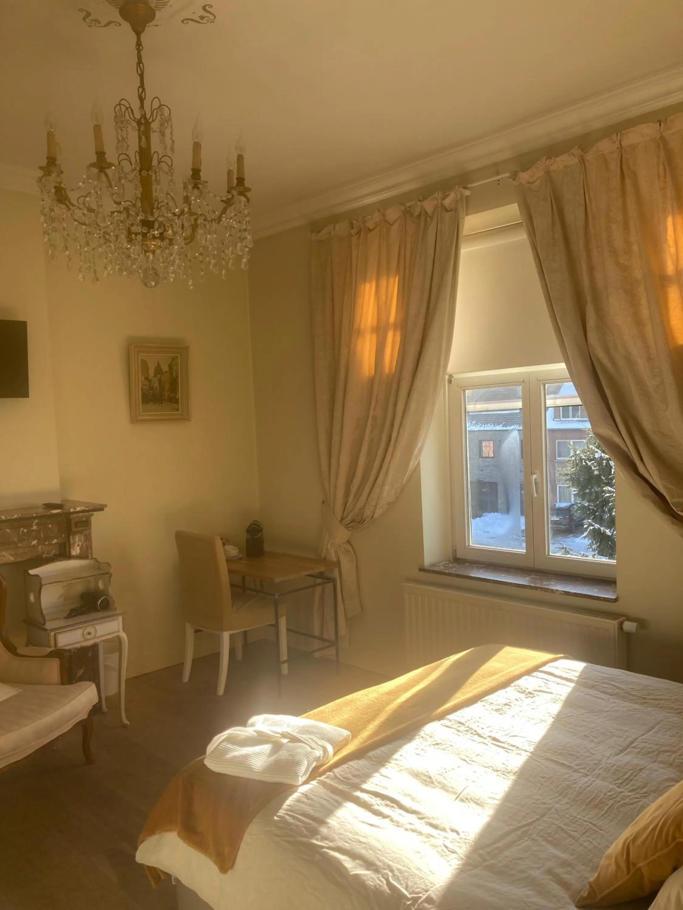 Photo of the whole room, Bed in Maison Stout