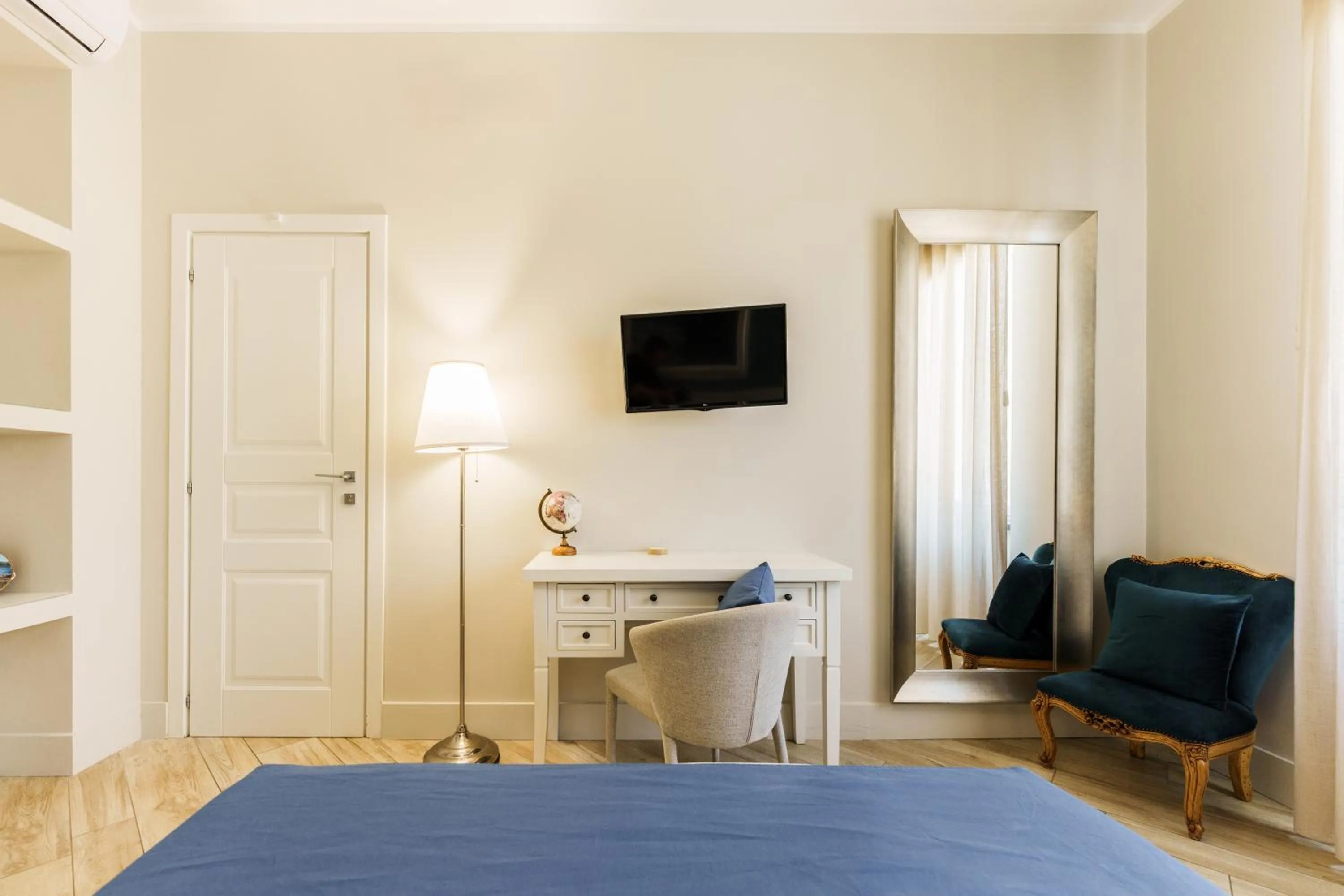 Bed in It's Room Naples