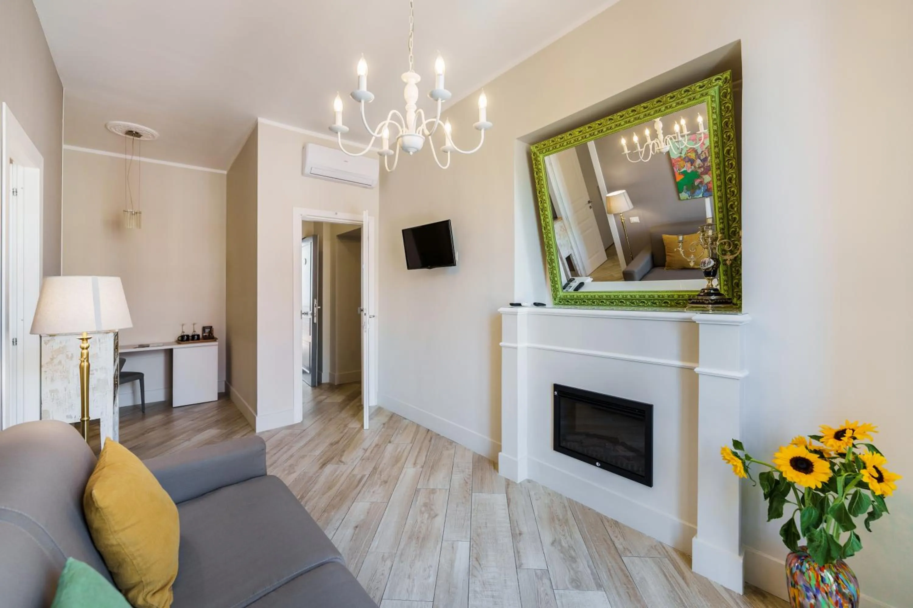 TV and multimedia in It's Room Naples