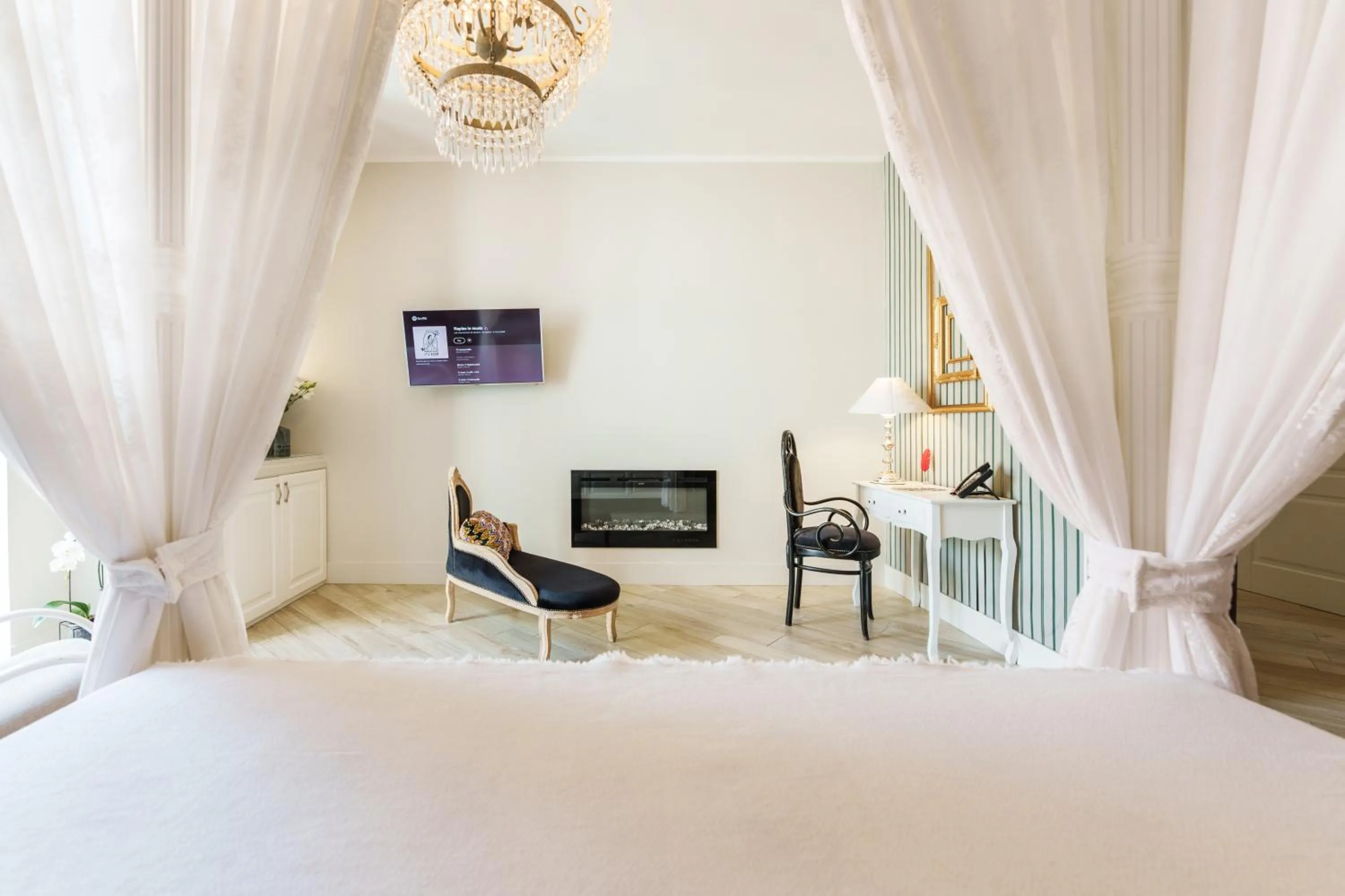 Bed in It's Room Naples