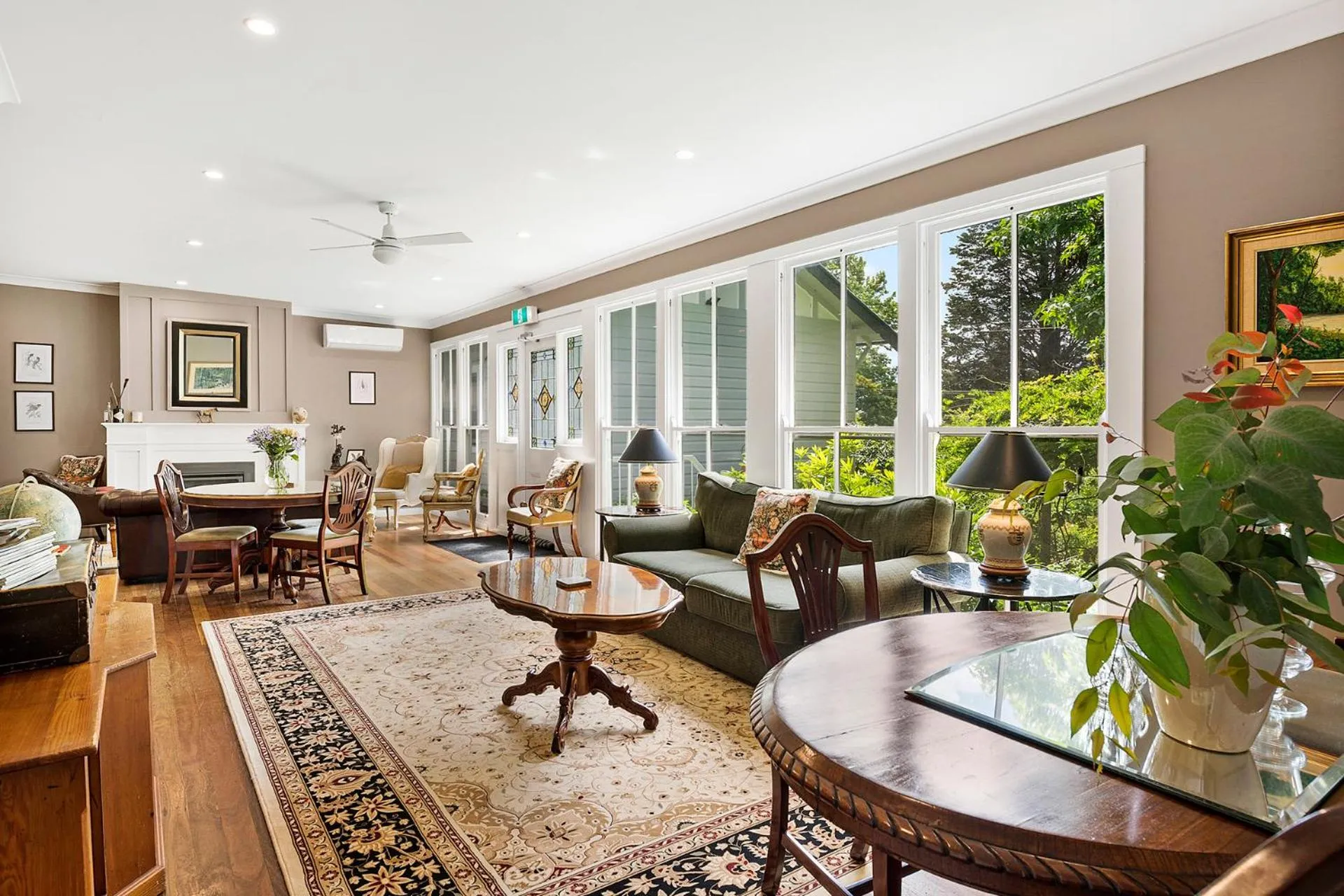 Communal lounge/ TV room in The Bundanoon Guest House