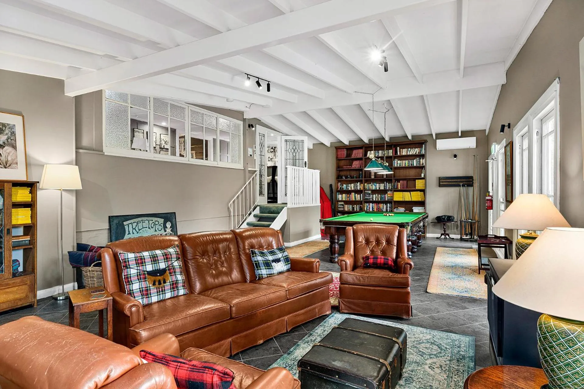 Communal lounge/ TV room in The Bundanoon Guest House