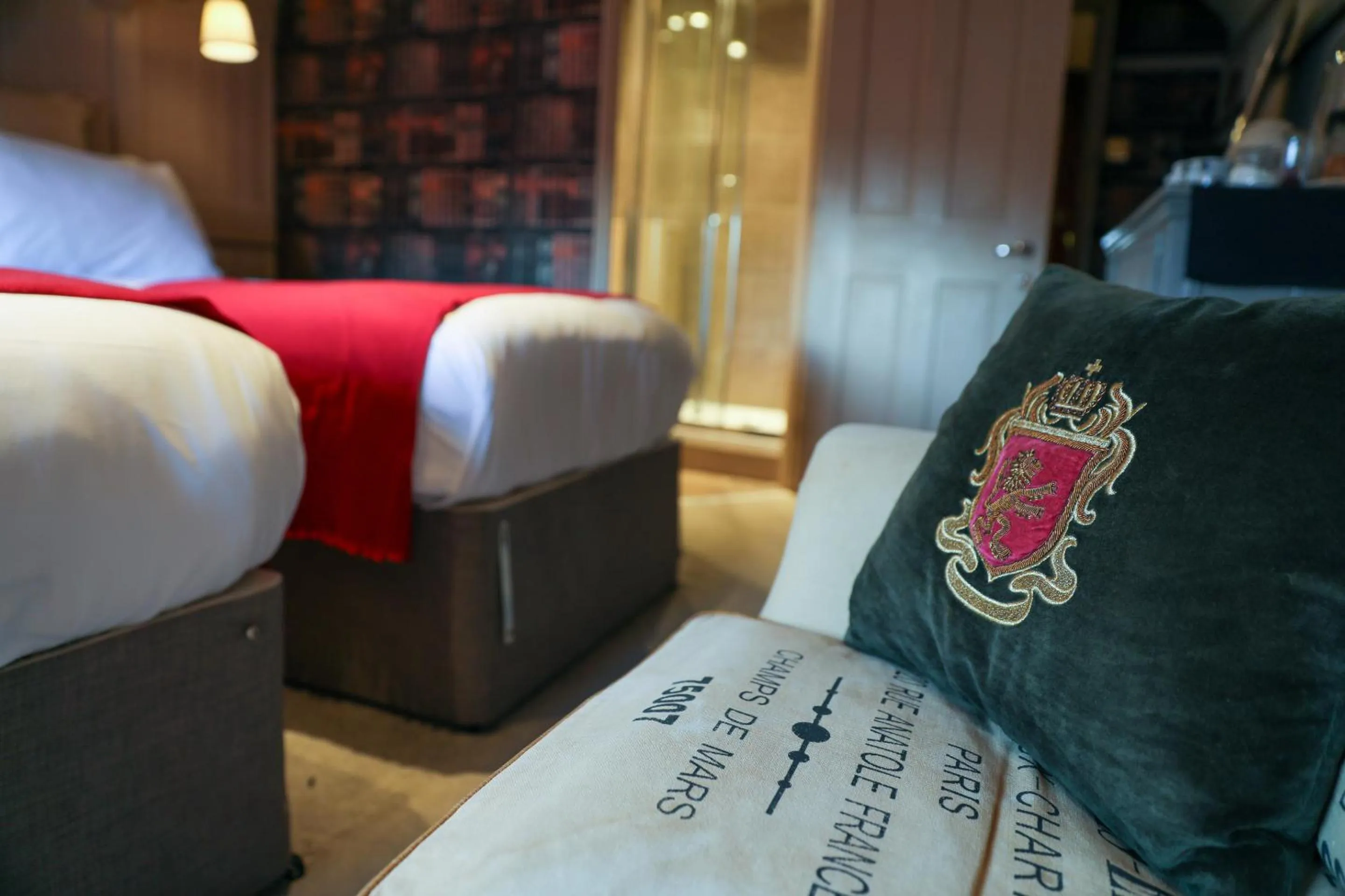 Bedroom, Bed in the kingsbury 7even 8ight